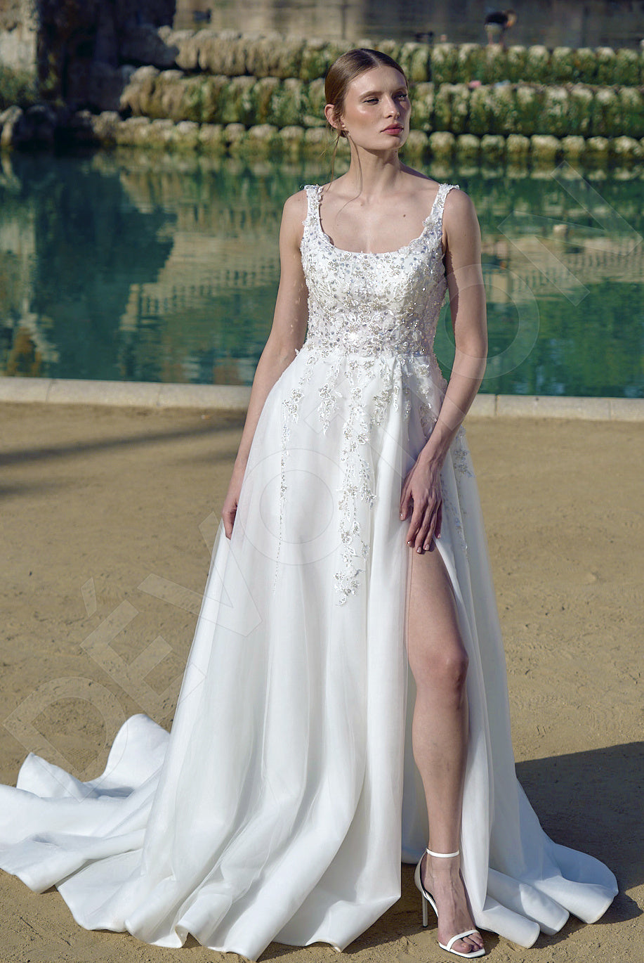 Lea A-line Scoop Milk Wedding dress