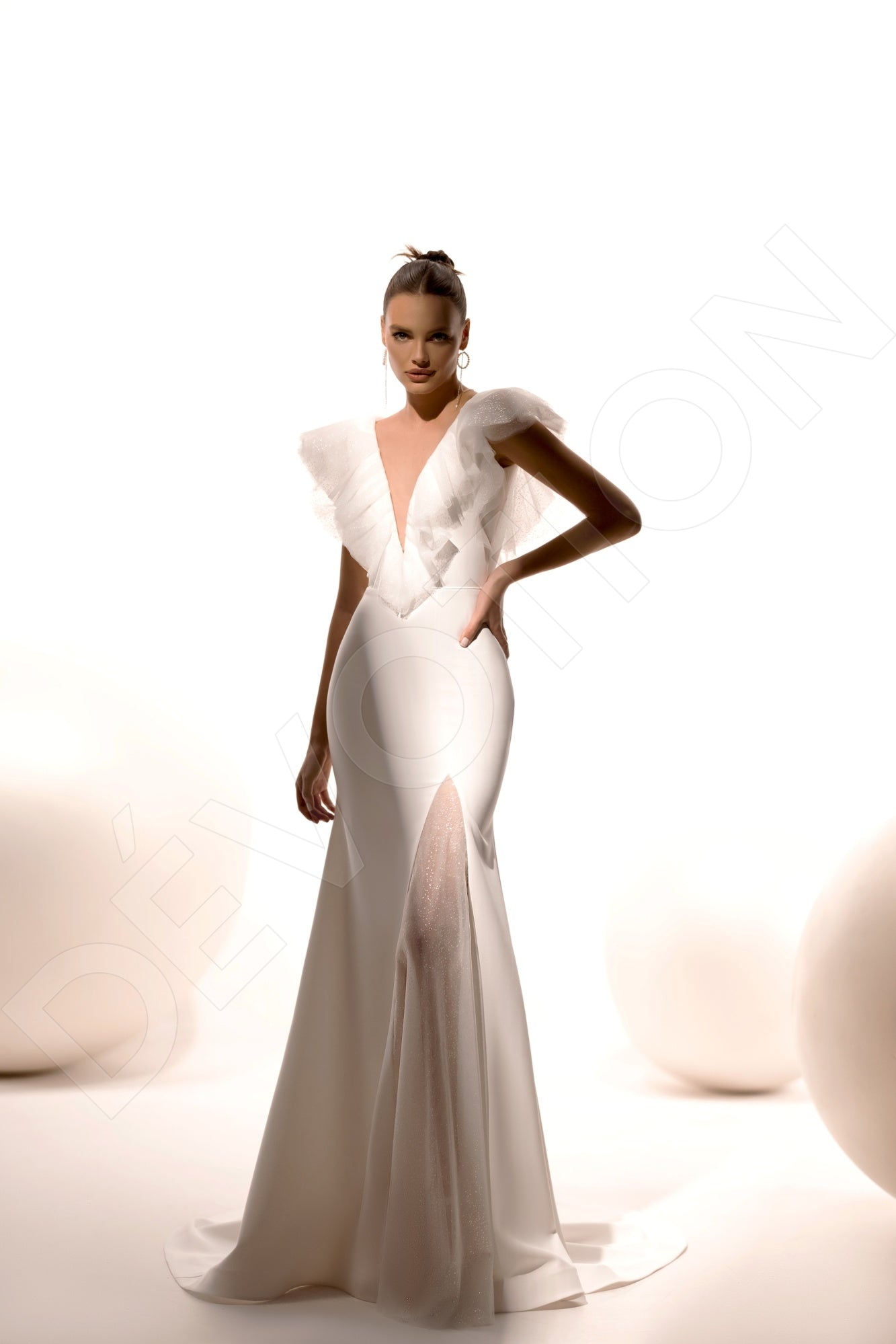 Irisa Trumpet/Mermaid Deep V-neck Ivory Wedding dress