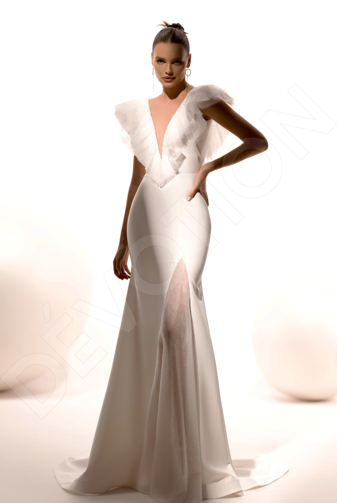 Irisa Trumpet/Mermaid Deep V-neck Ivory Wedding dress