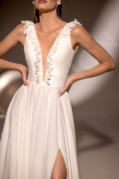 Donna A-line Deep V-neck Ivory Wedding dress