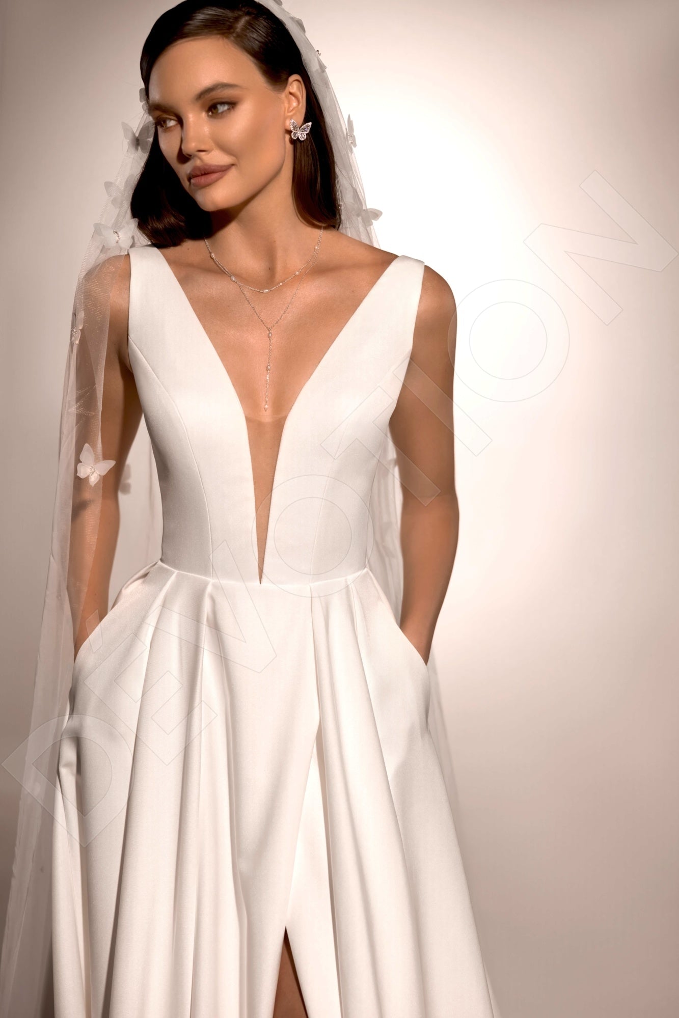 Leon A-line Deep V-neck Ivory Wedding dress