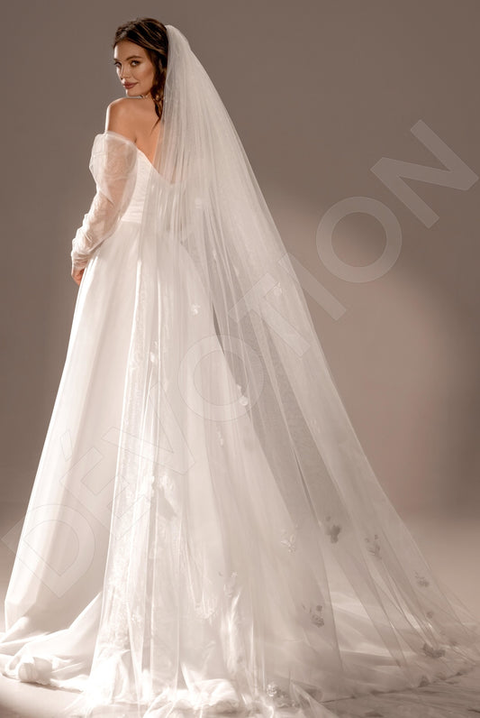 Miana Princess/Ball gown Off-shoulder/Drop shoulders Ivory Wedding dress