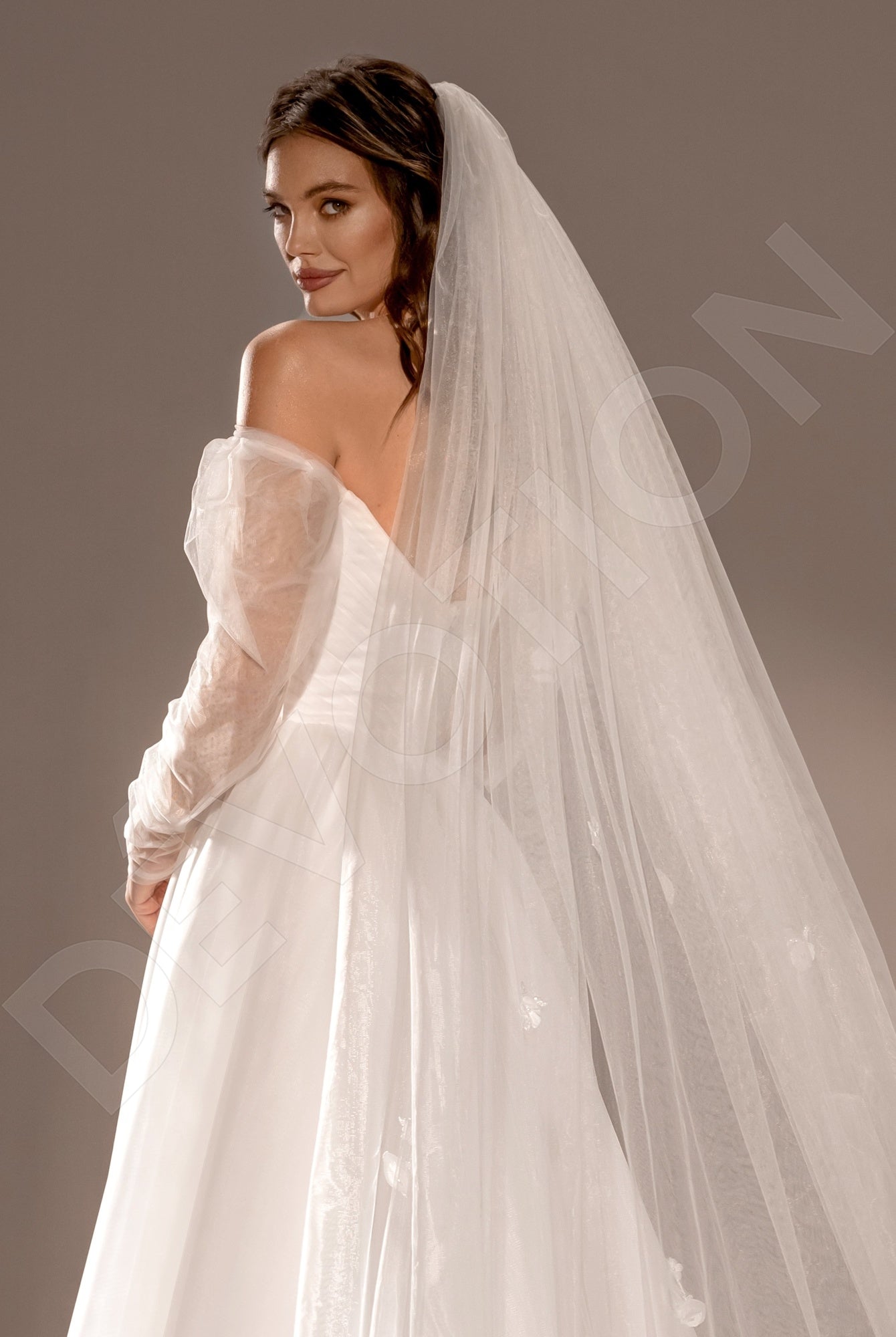 Miana Princess/Ball gown Off-shoulder/Drop shoulders Ivory Wedding dress