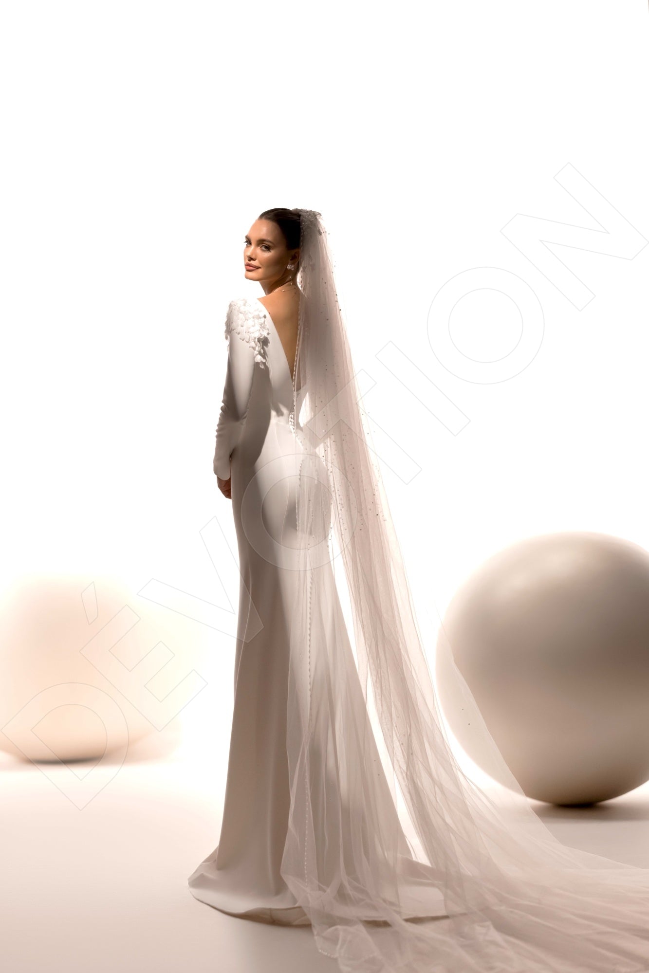 Zoya Trumpet/Mermaid Deep V-neck Ivory Wedding dress