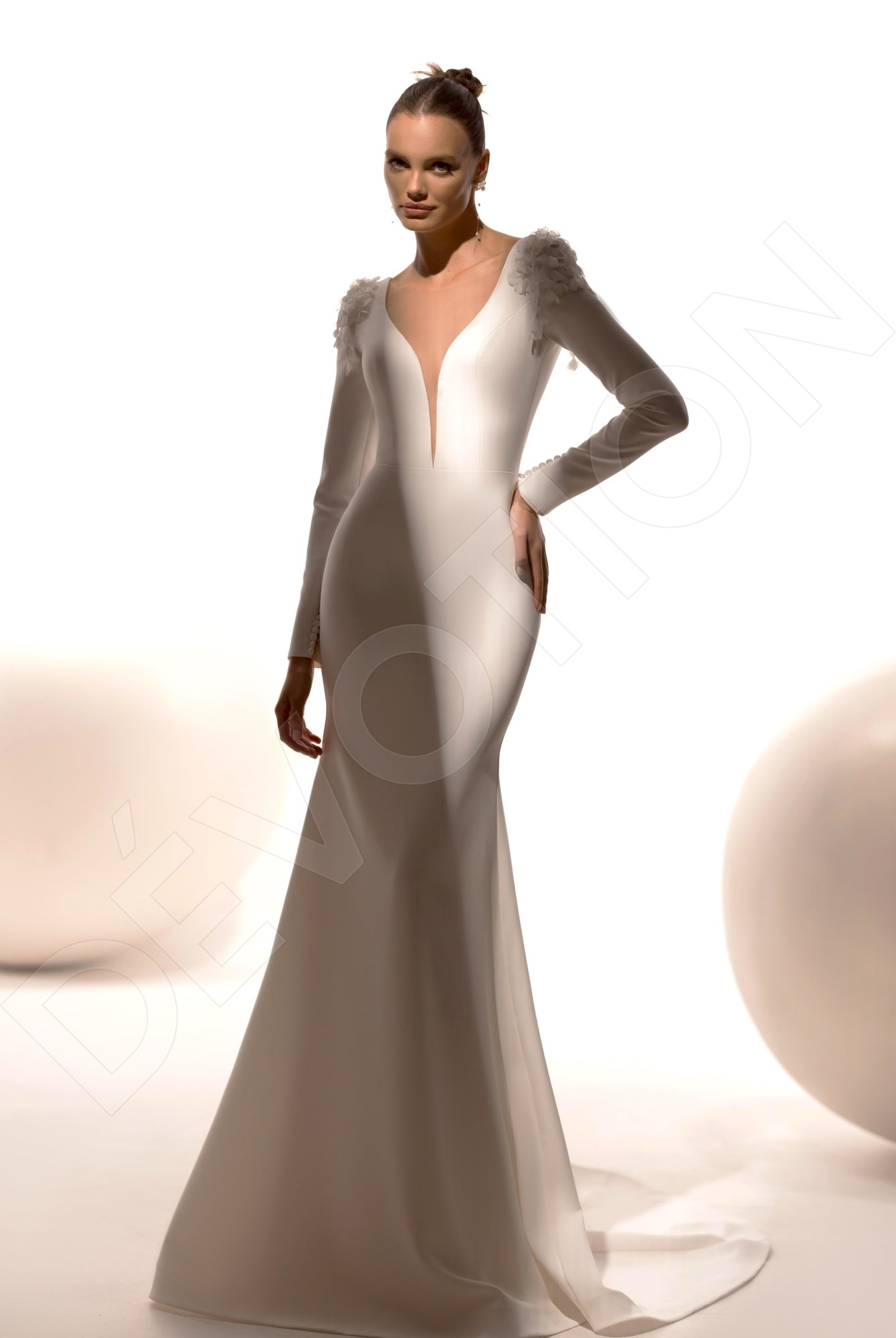 Zoya Trumpet/Mermaid Deep V-neck Ivory Wedding dress