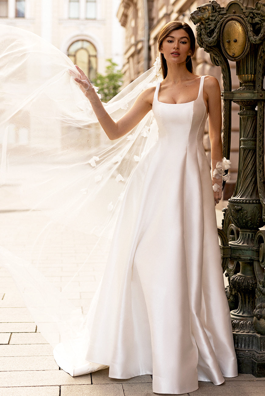 Linda A-line Square Milk Wedding dress