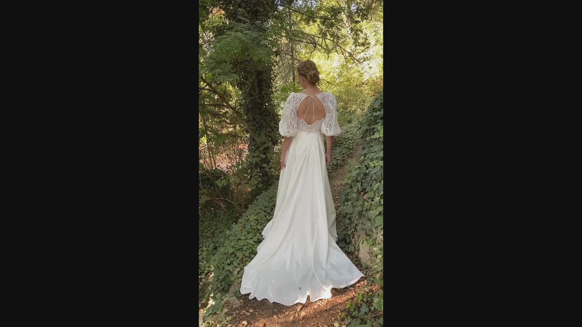 Amanai A-line Boat/Bateau Milk Wedding dress video