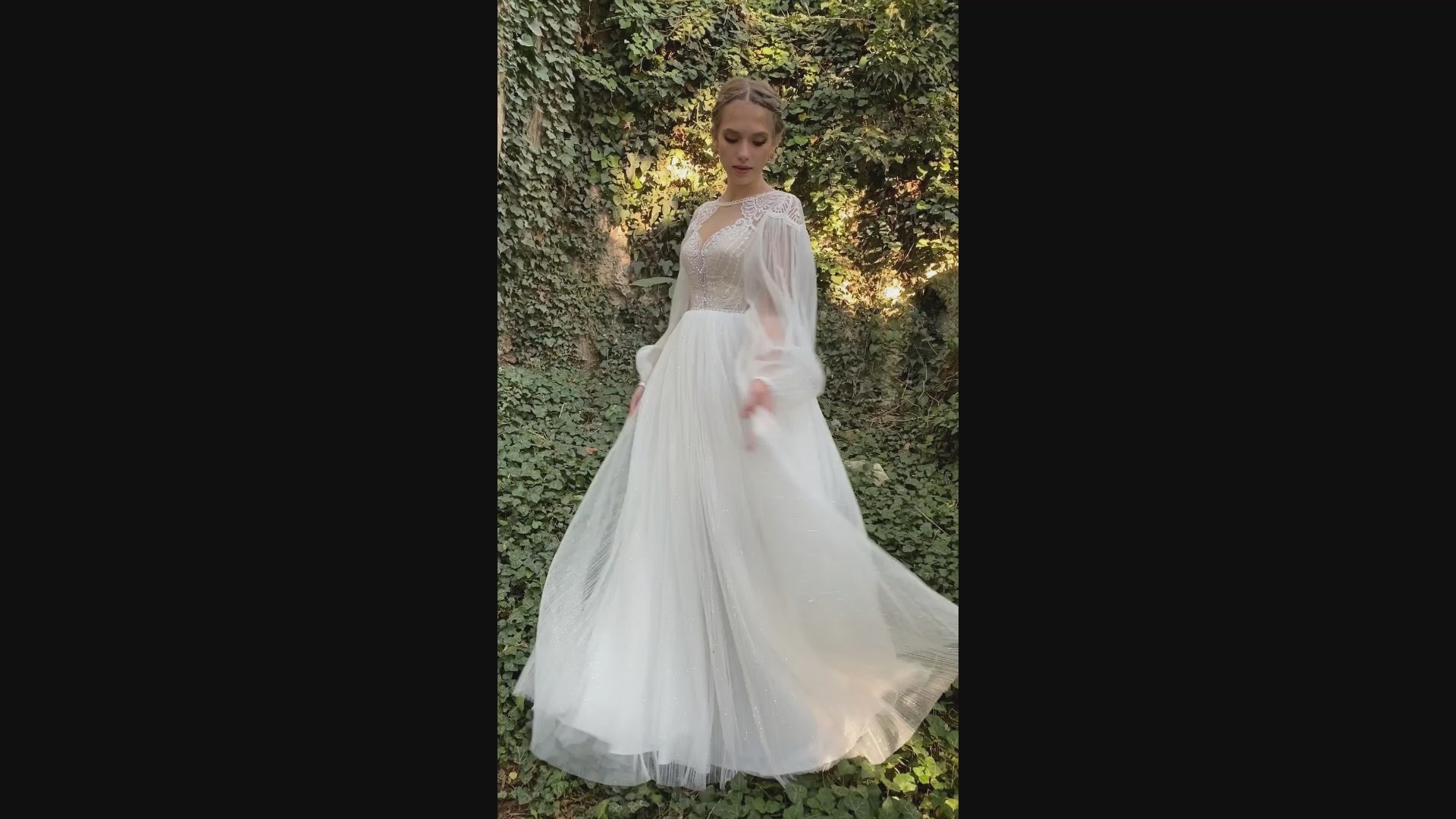 Tsukiko A-line Boat/Bateau Milk Wedding dress video