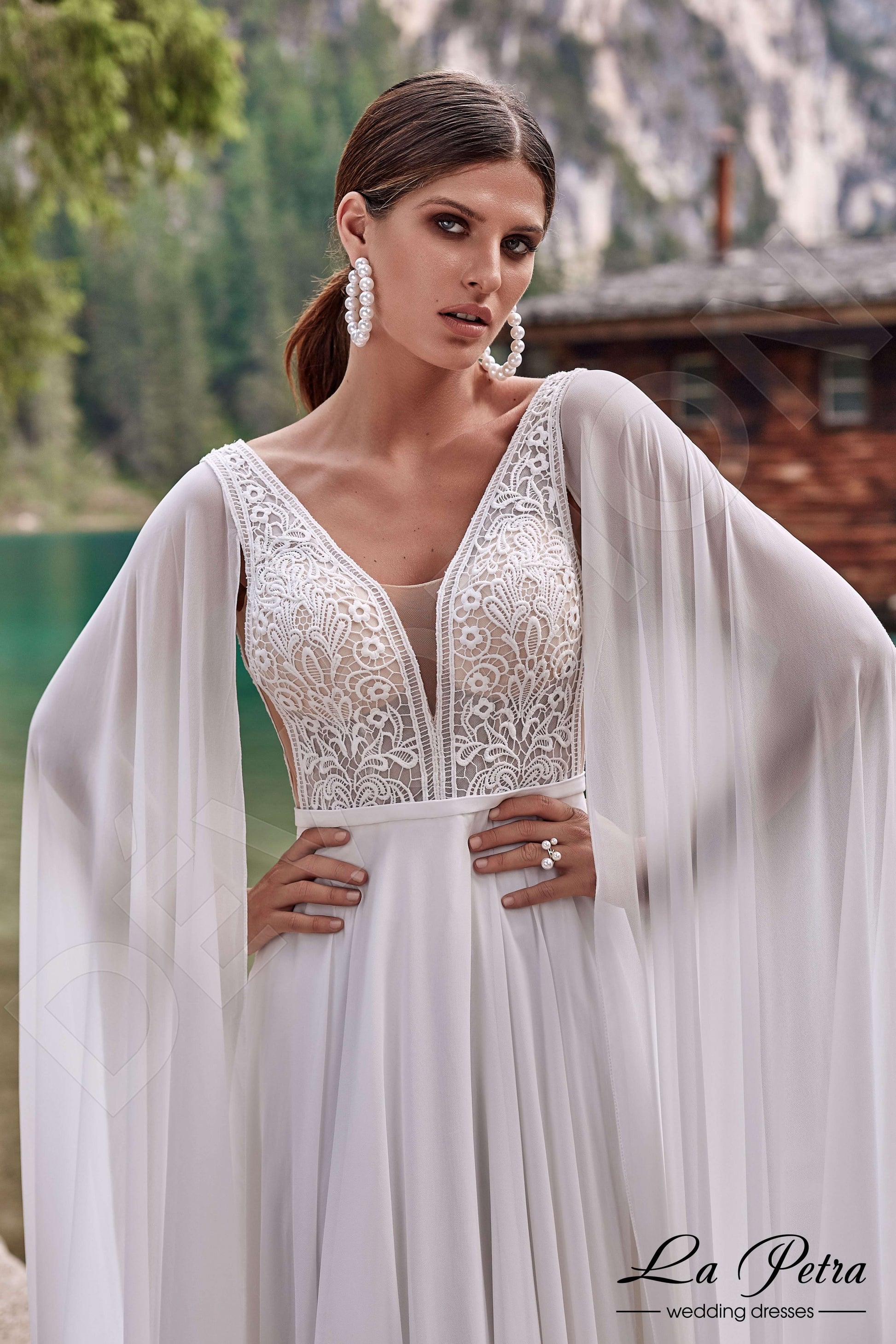 Lunara A-line V-neck Milk Wedding dress