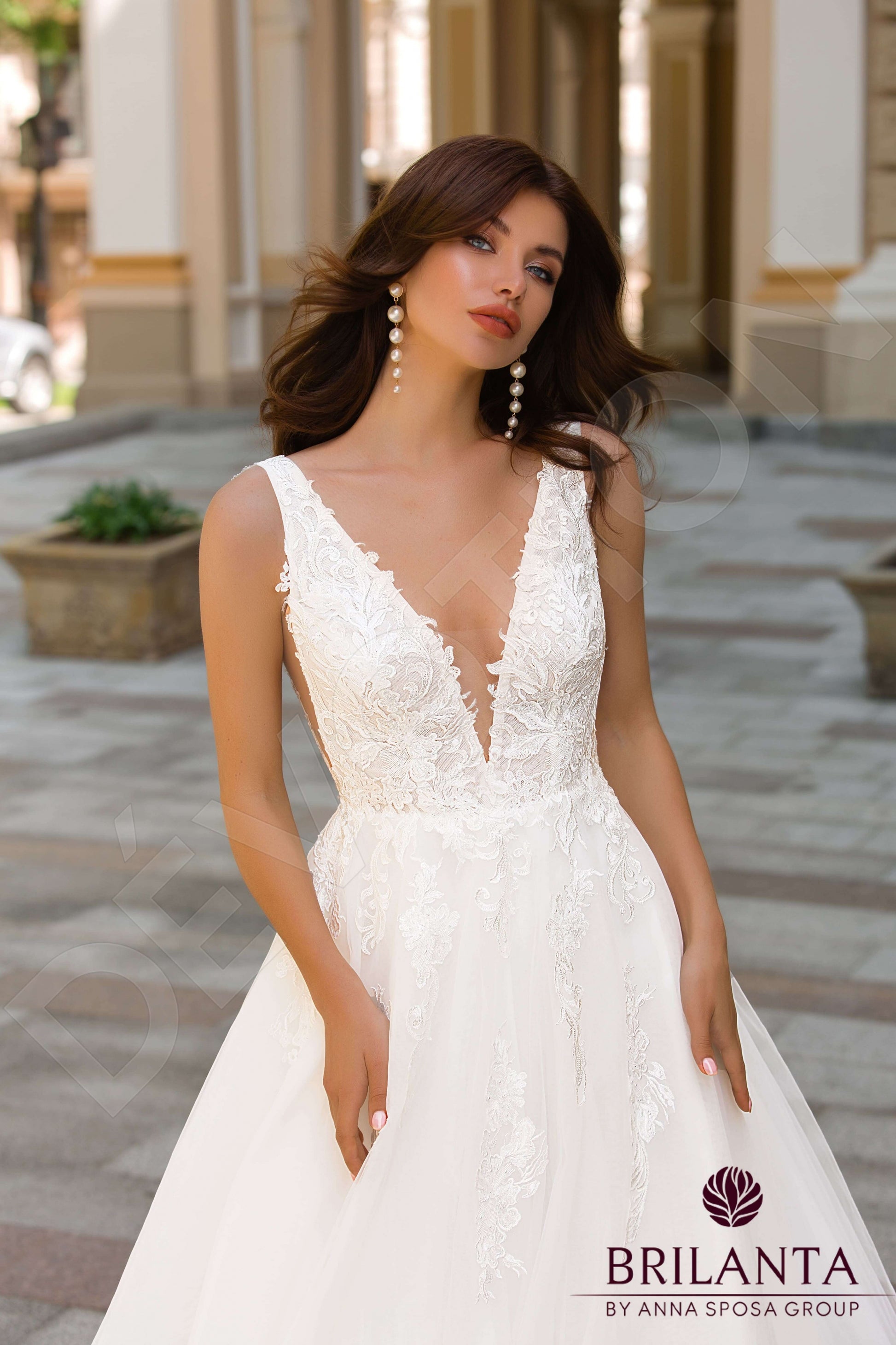 Ibris A-line V-neck Ivory Wedding dress