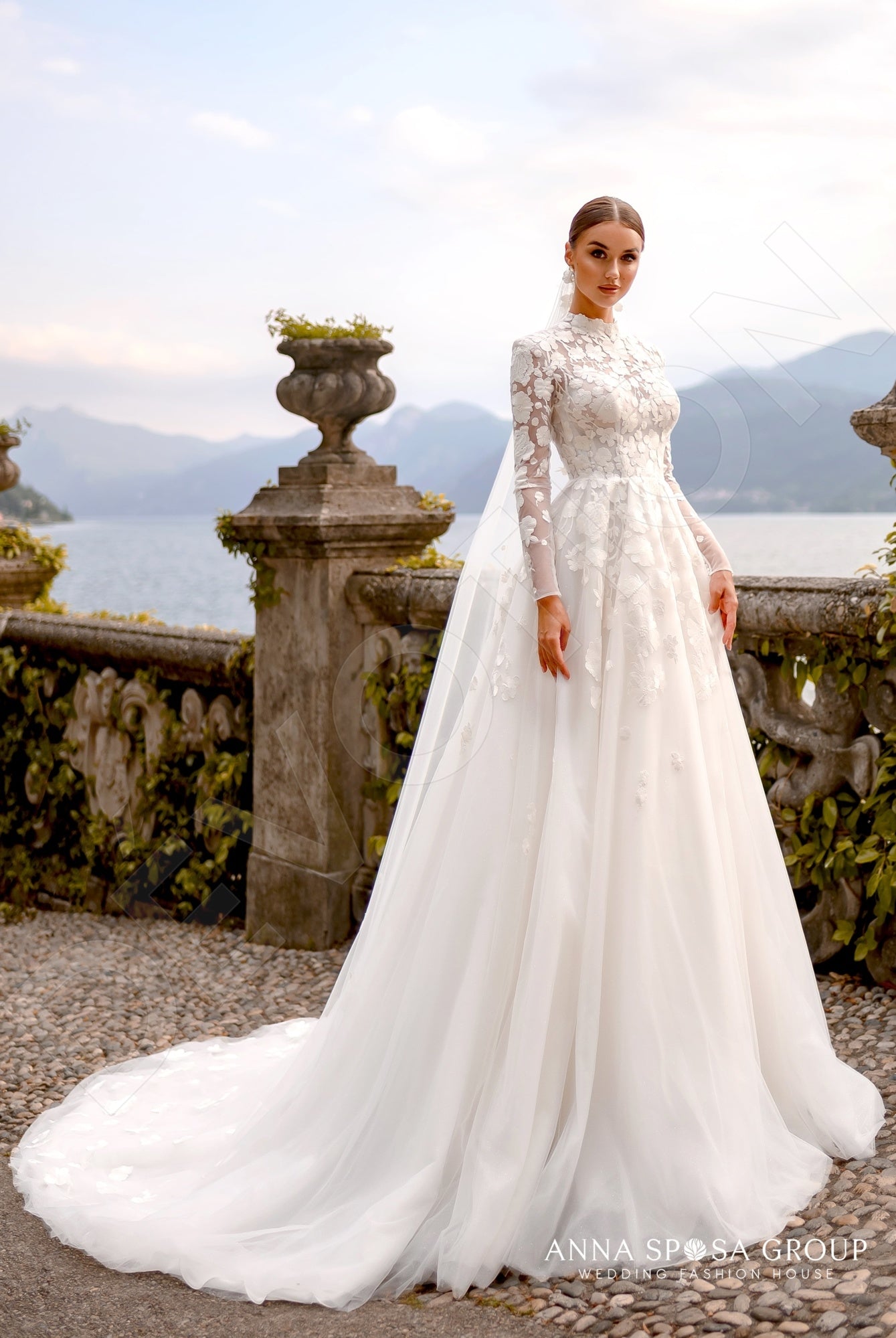 High neck fashion and long sleeve wedding dress