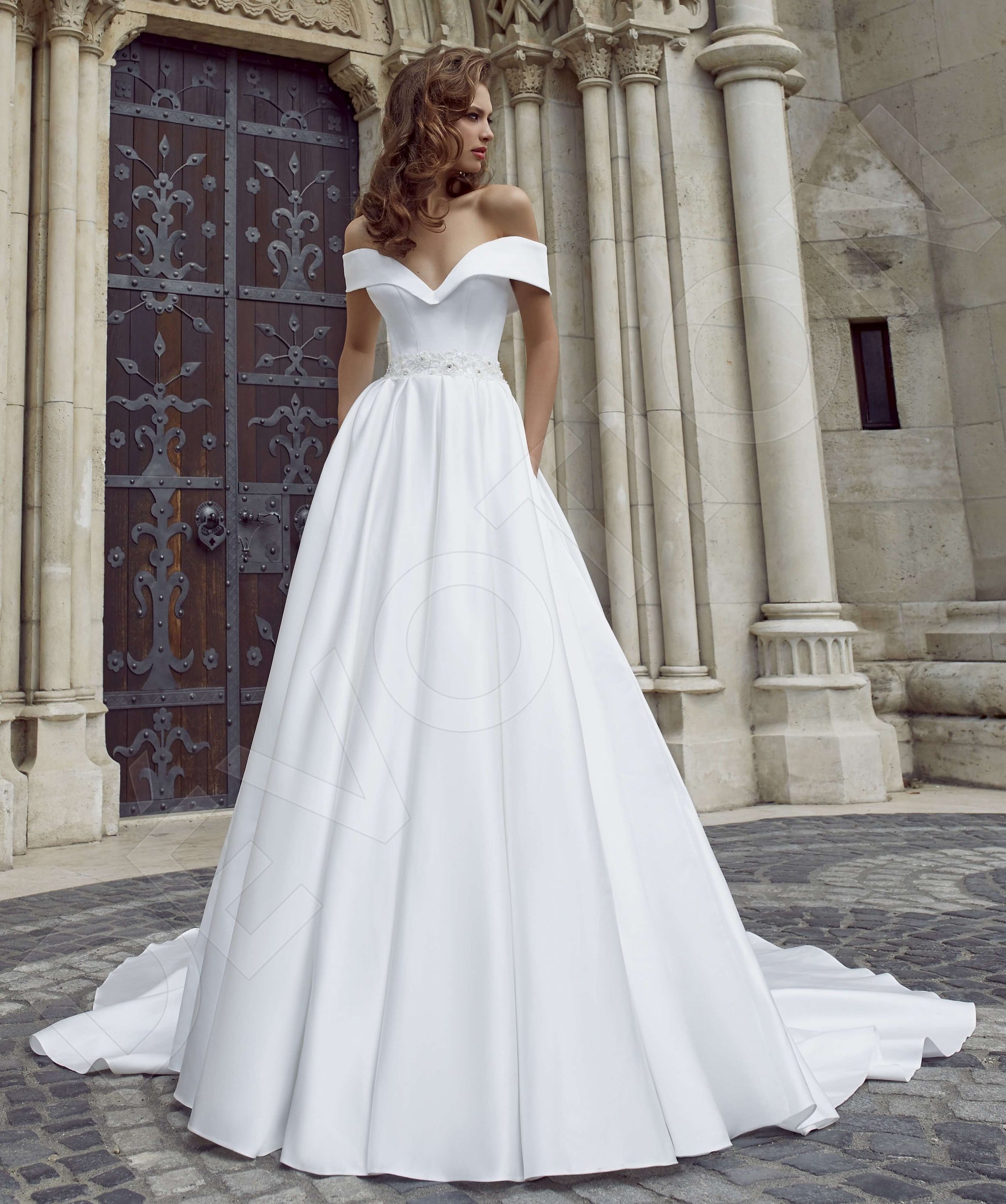 Gia A-line Off-shoulder/Drop shoulders White Wedding dress