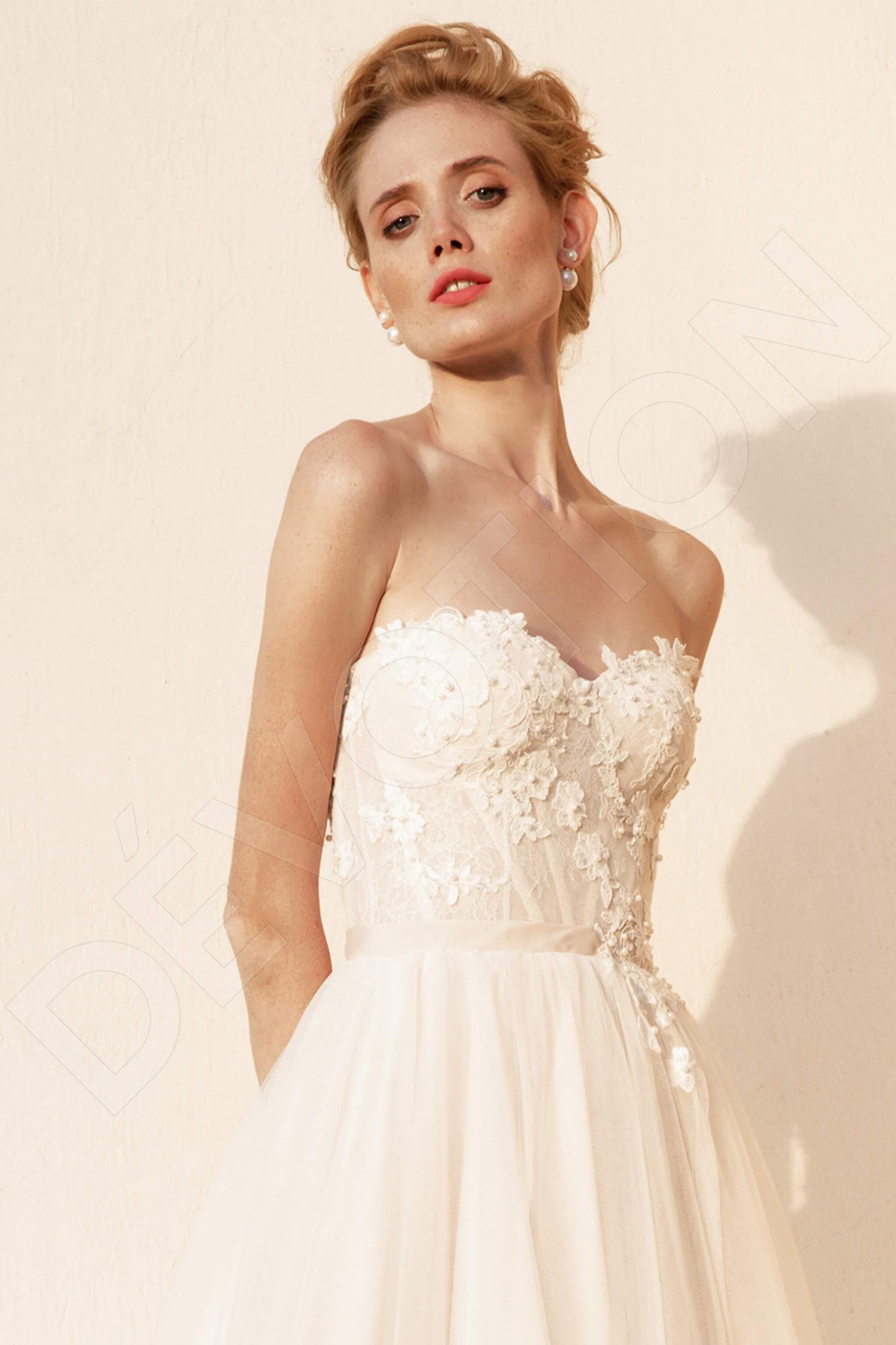 Alsy A-line Semi-Sweetheart Lightivory Wedding dress