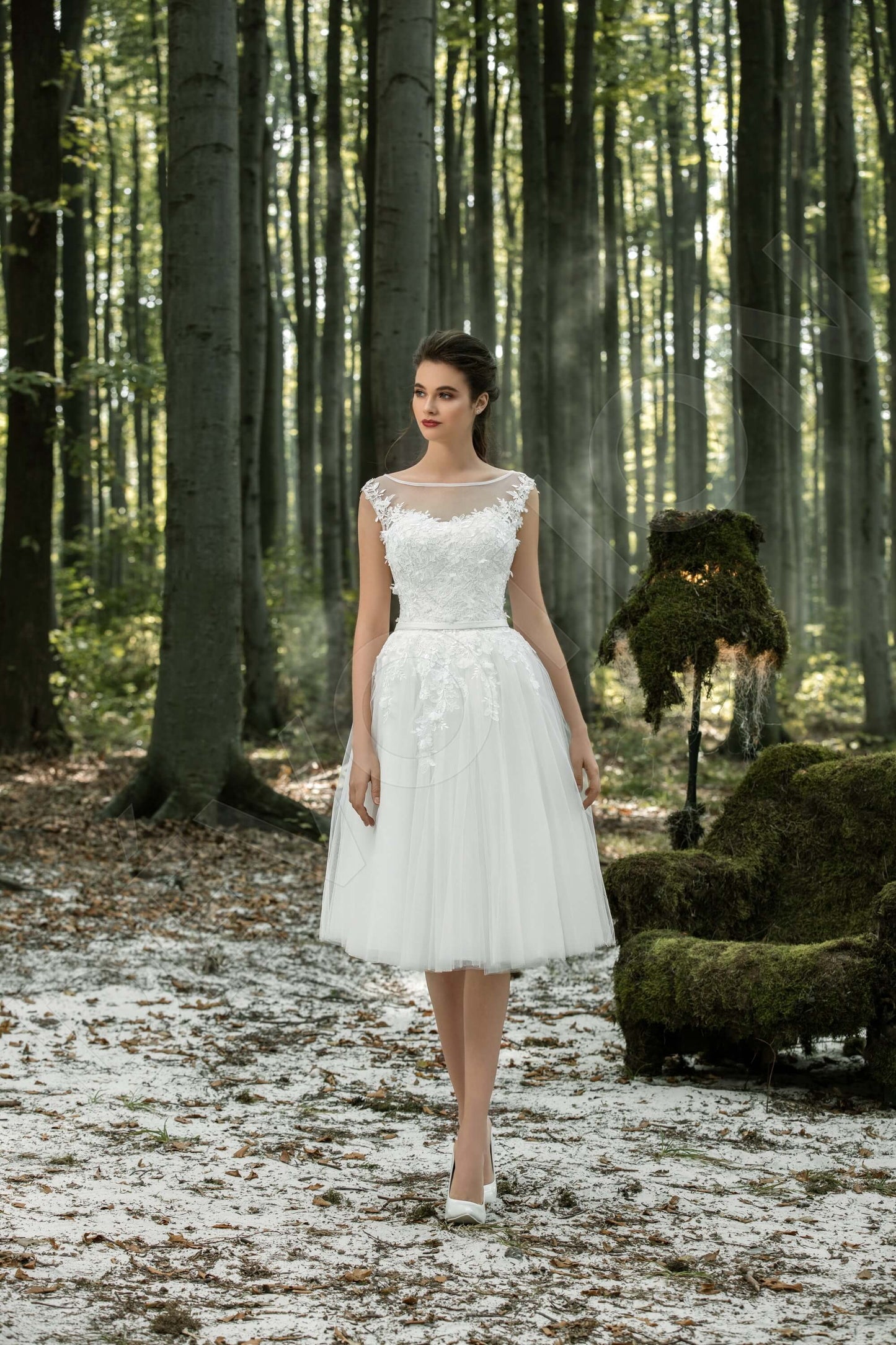 Bee Open back A-line Short/ Cap sleeve Wedding Dress 2