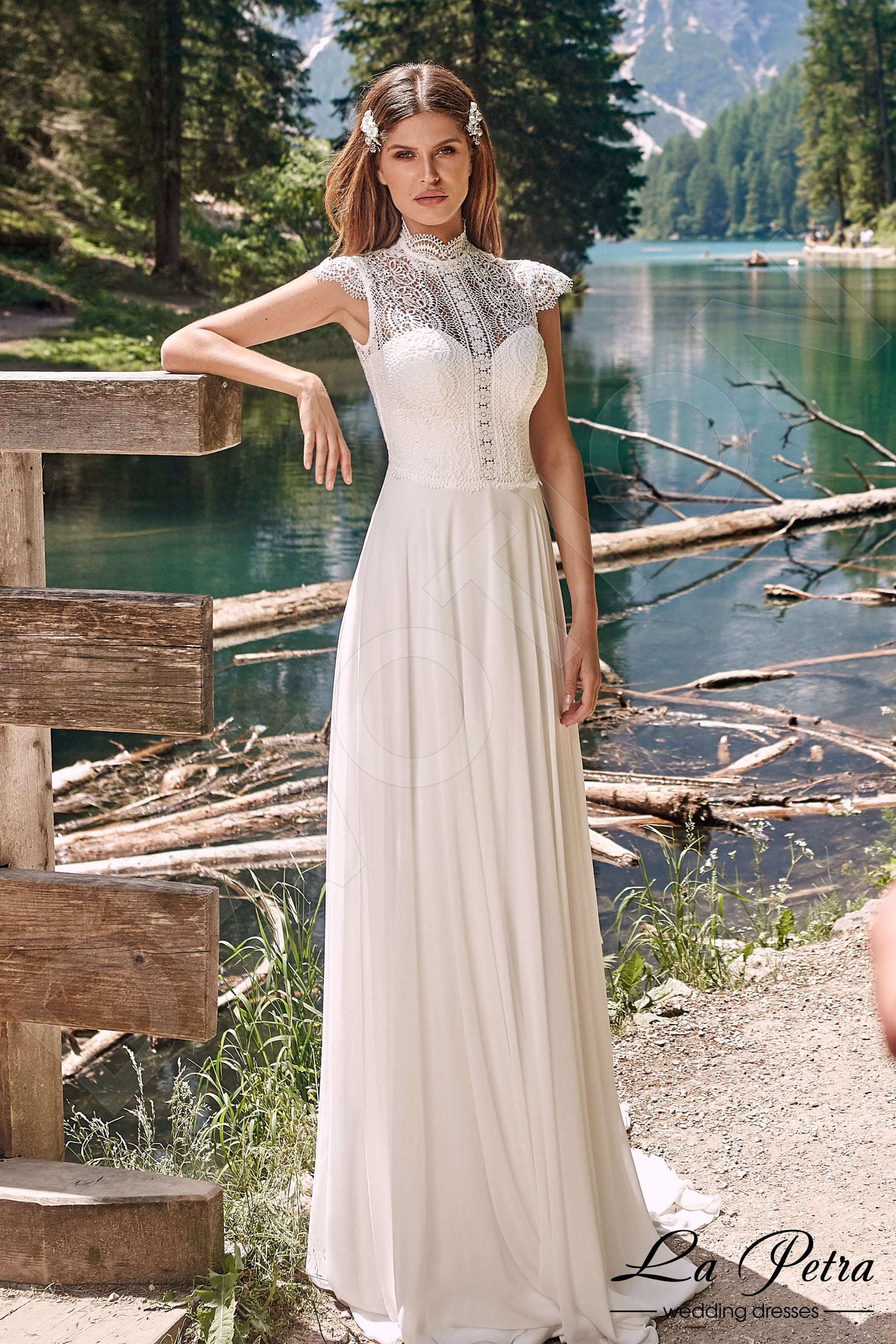 Lusi A-line High neck Milk Wedding dress