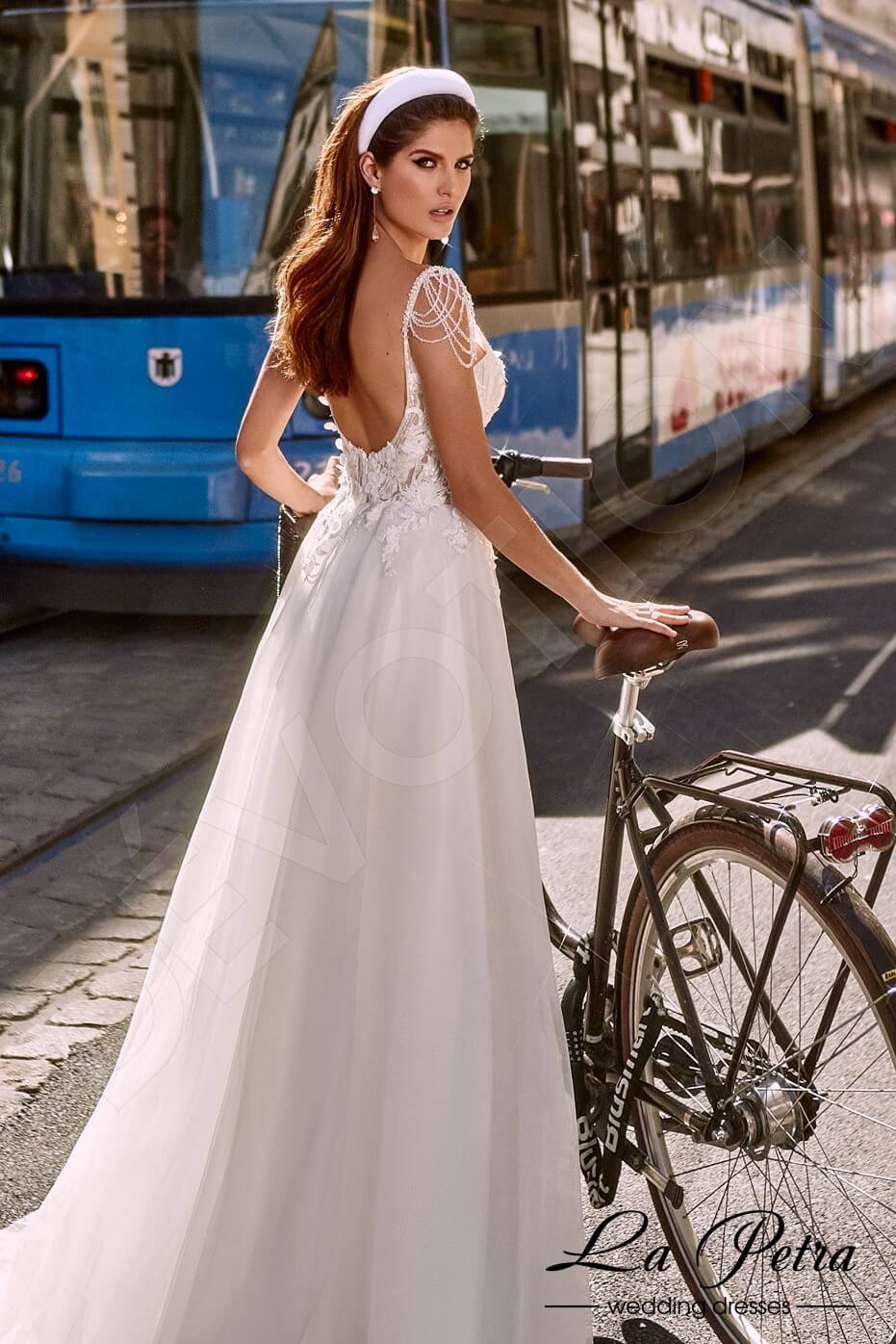 Mirte A-line V-neck Milk Wedding dress