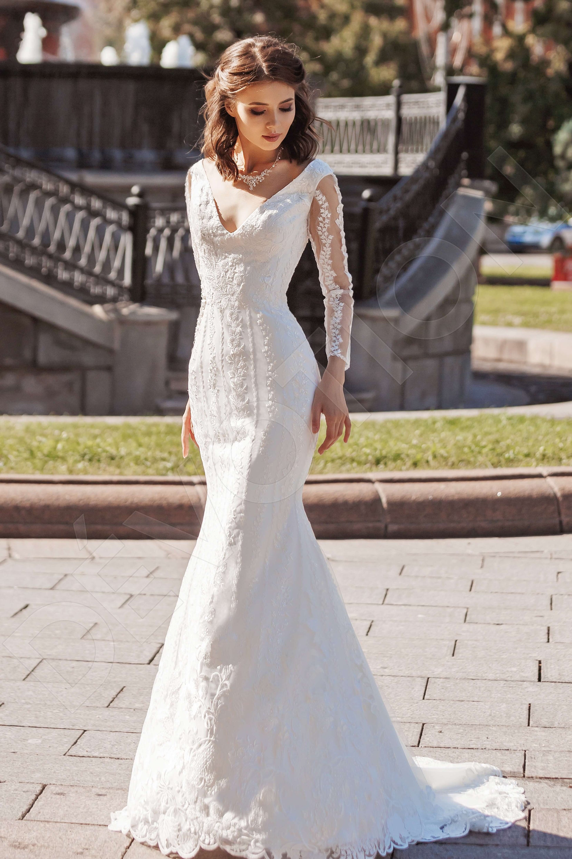 Azolata Trumpet/Mermaid V-neck Ivory Wedding dress