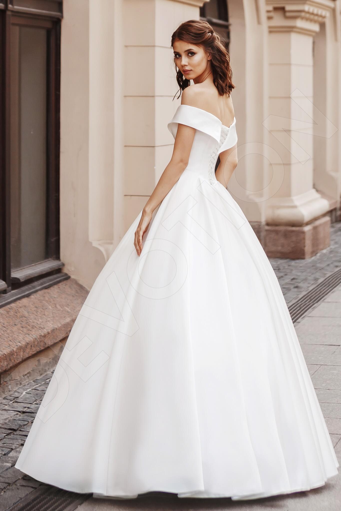 Beatris Princess Ball Gown Off shoulder Drop shoulders Ivory Wedding d