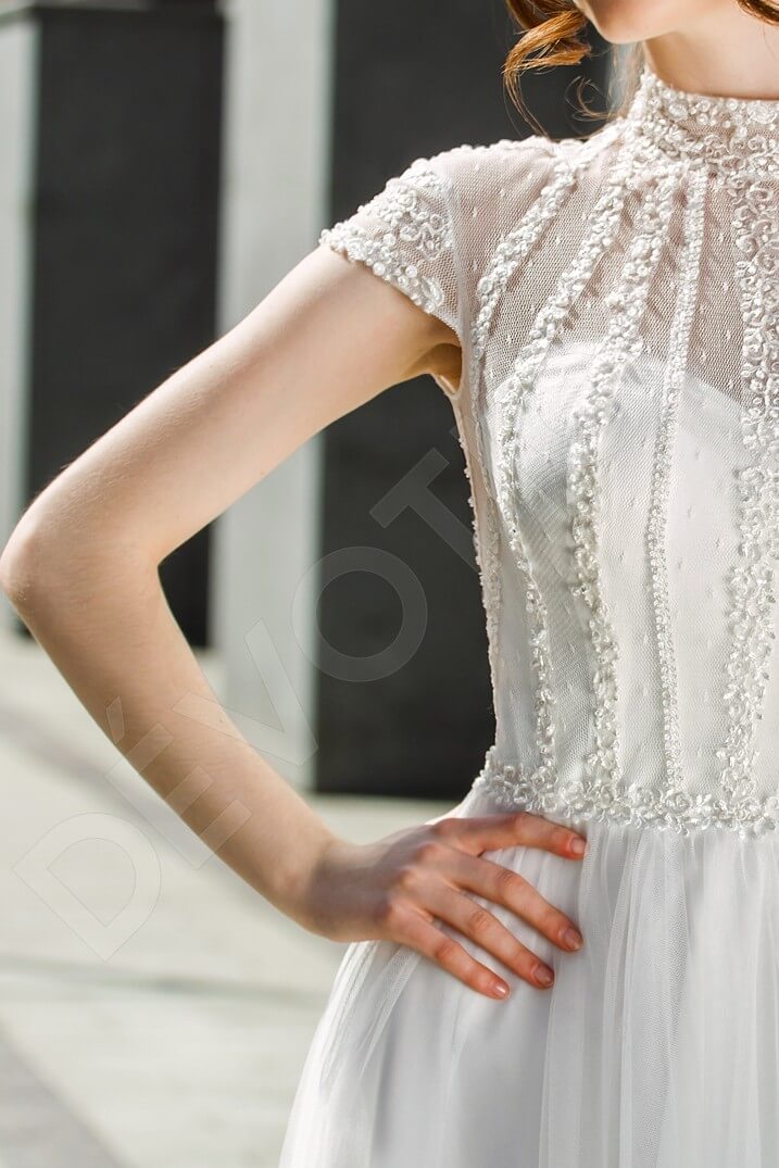 Sitsi A-line High neck Ivory Wedding dress