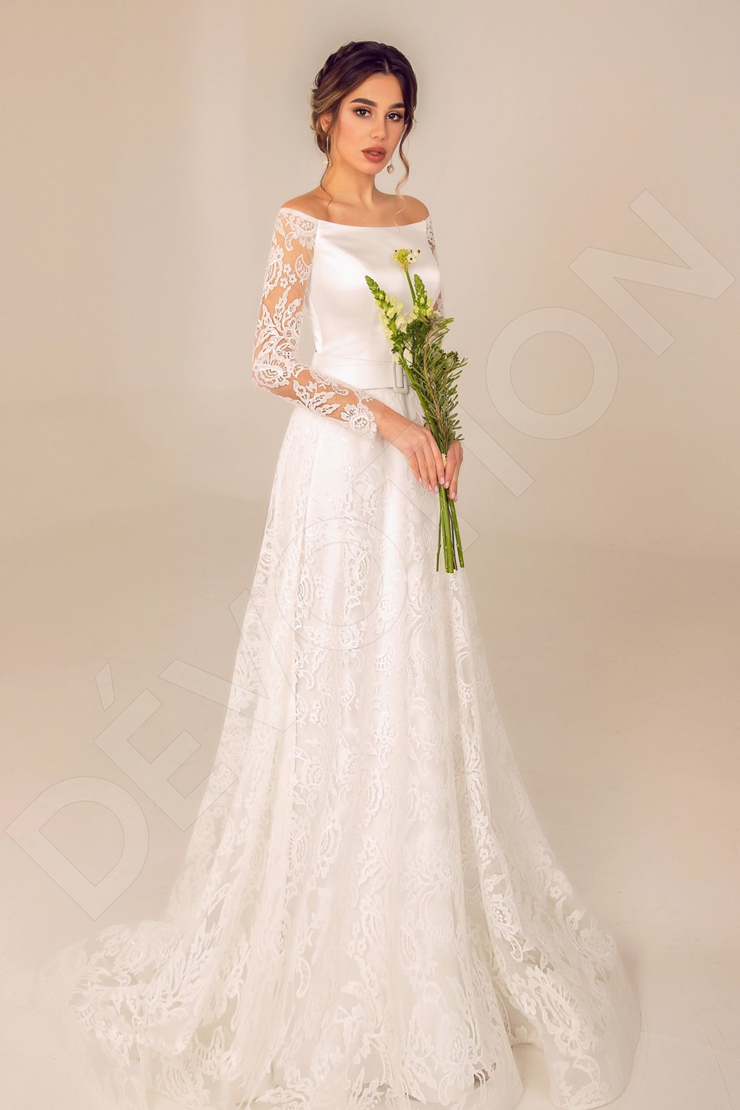 Mollie Full back A-line Long sleeve Wedding Dress Front