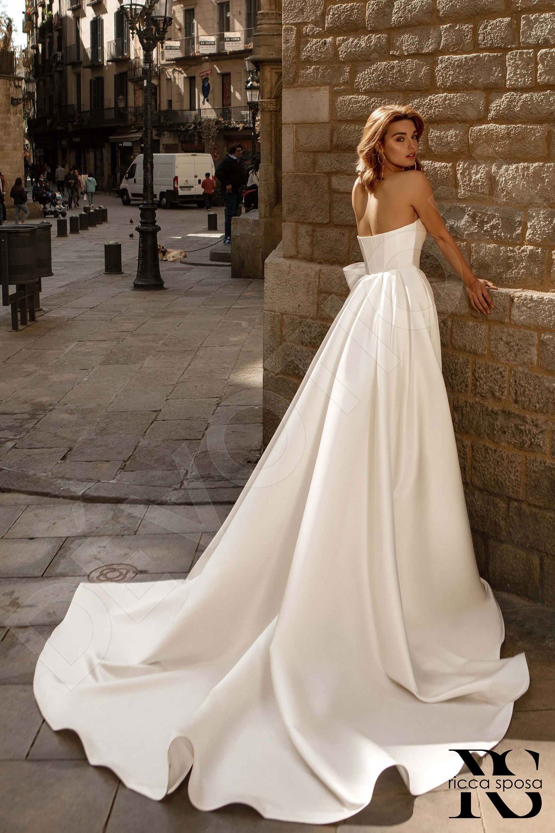 Junaj A-line Sweetheart Ivory Wedding dress