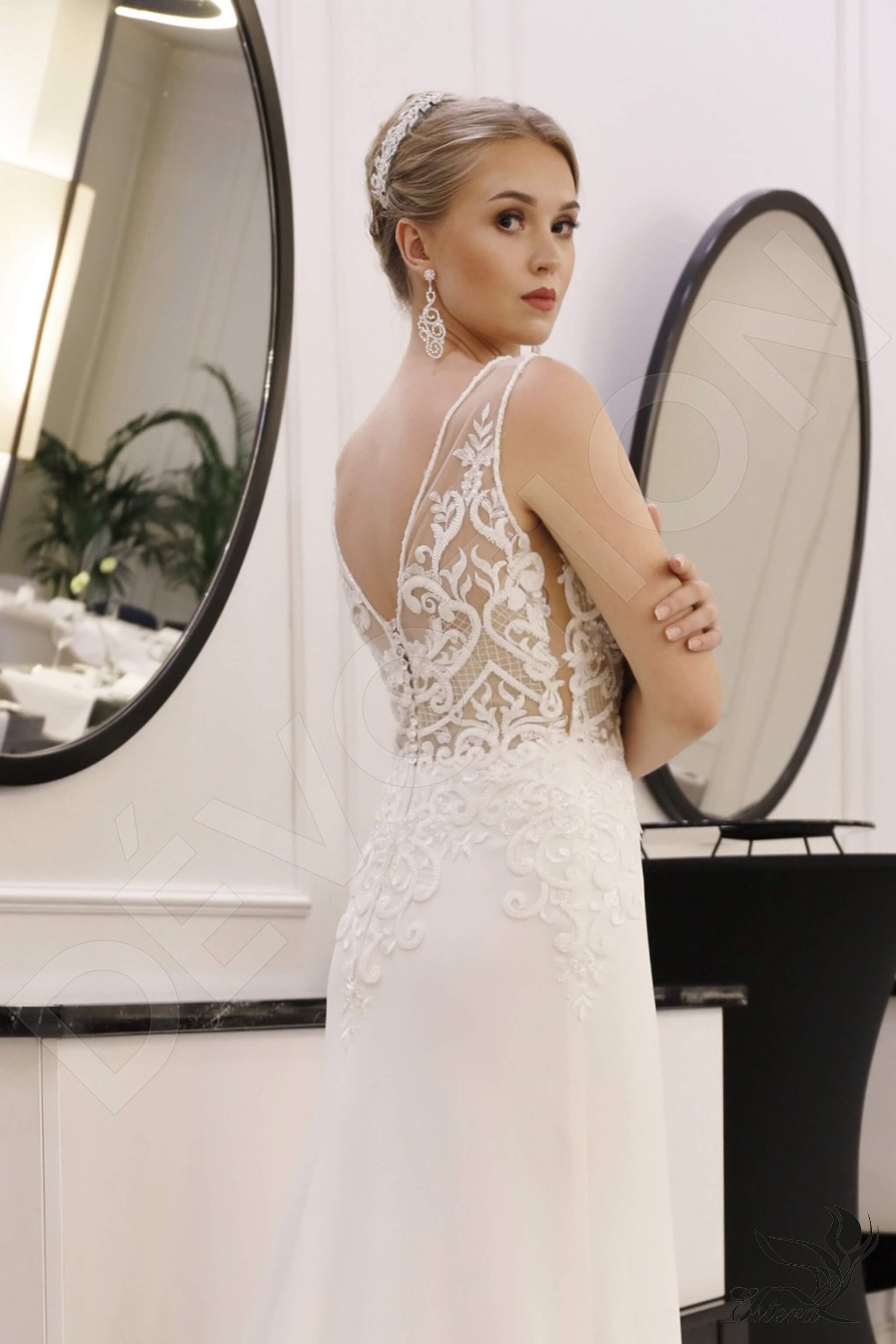 Jasminia Sheath/Column V-neck Ivory Wedding dress