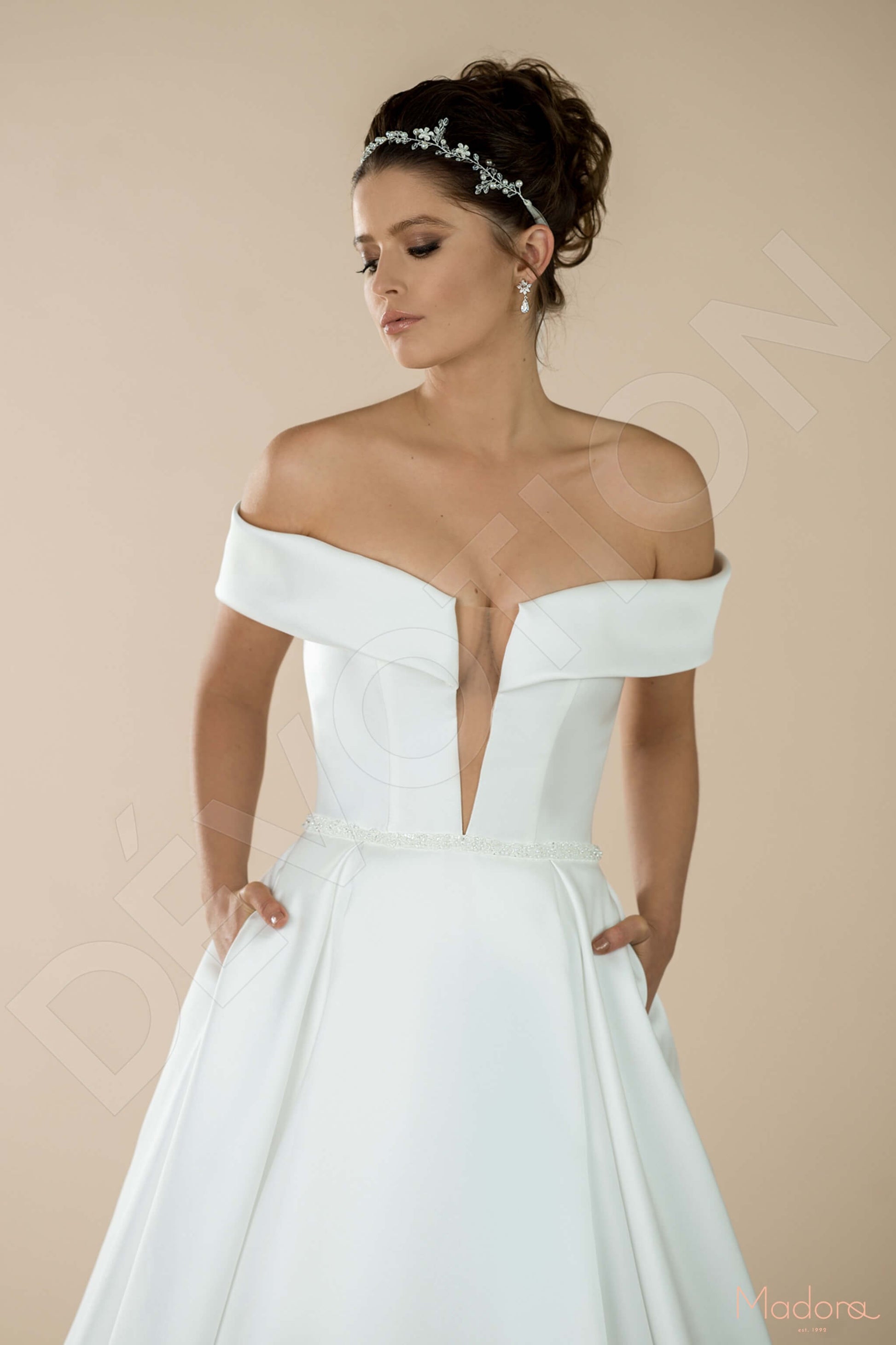 Amonna A-line Off-shoulder/Drop shoulders Ivory Wedding dress