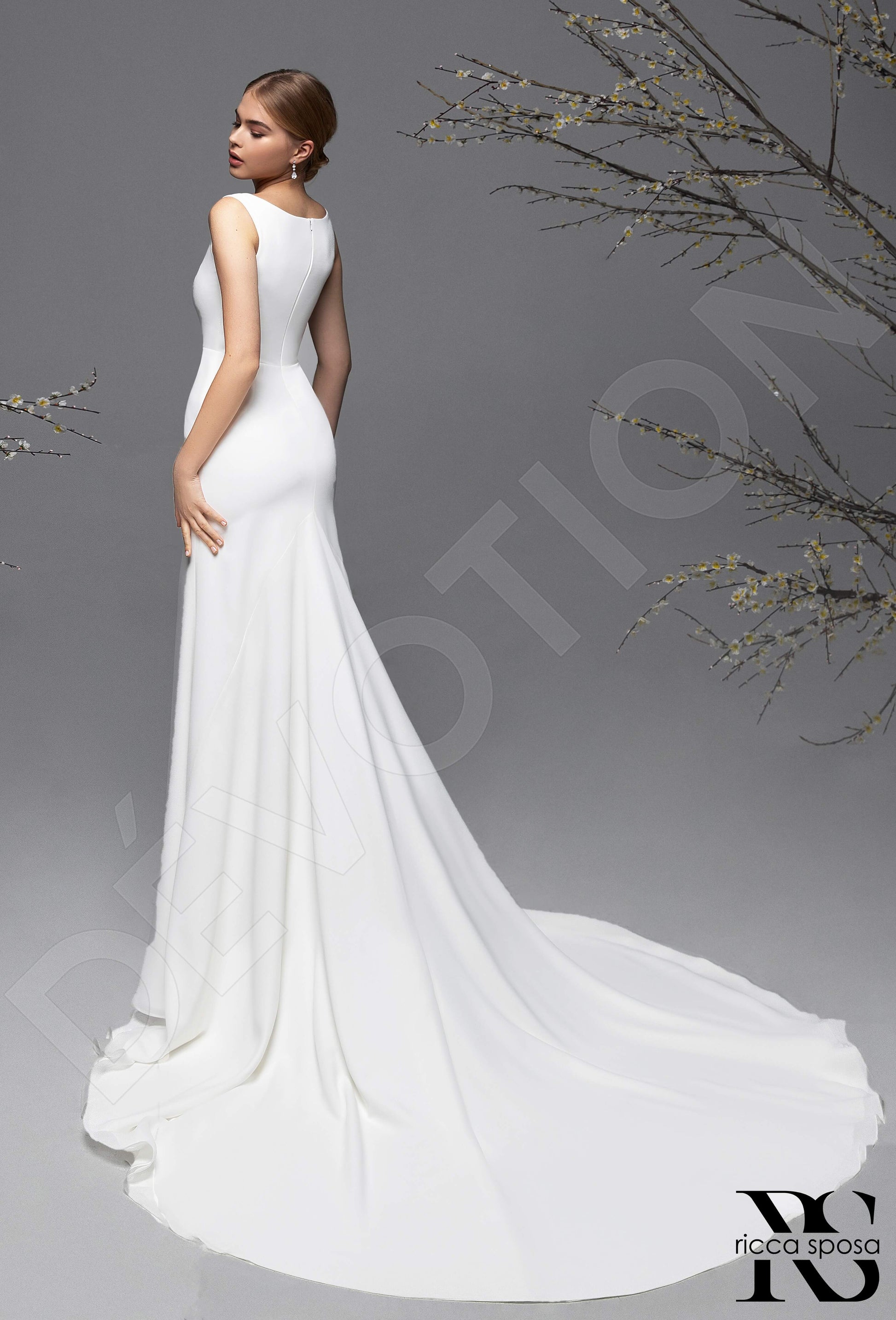 Laura Sheath/Column V-neck Ivory Wedding dress