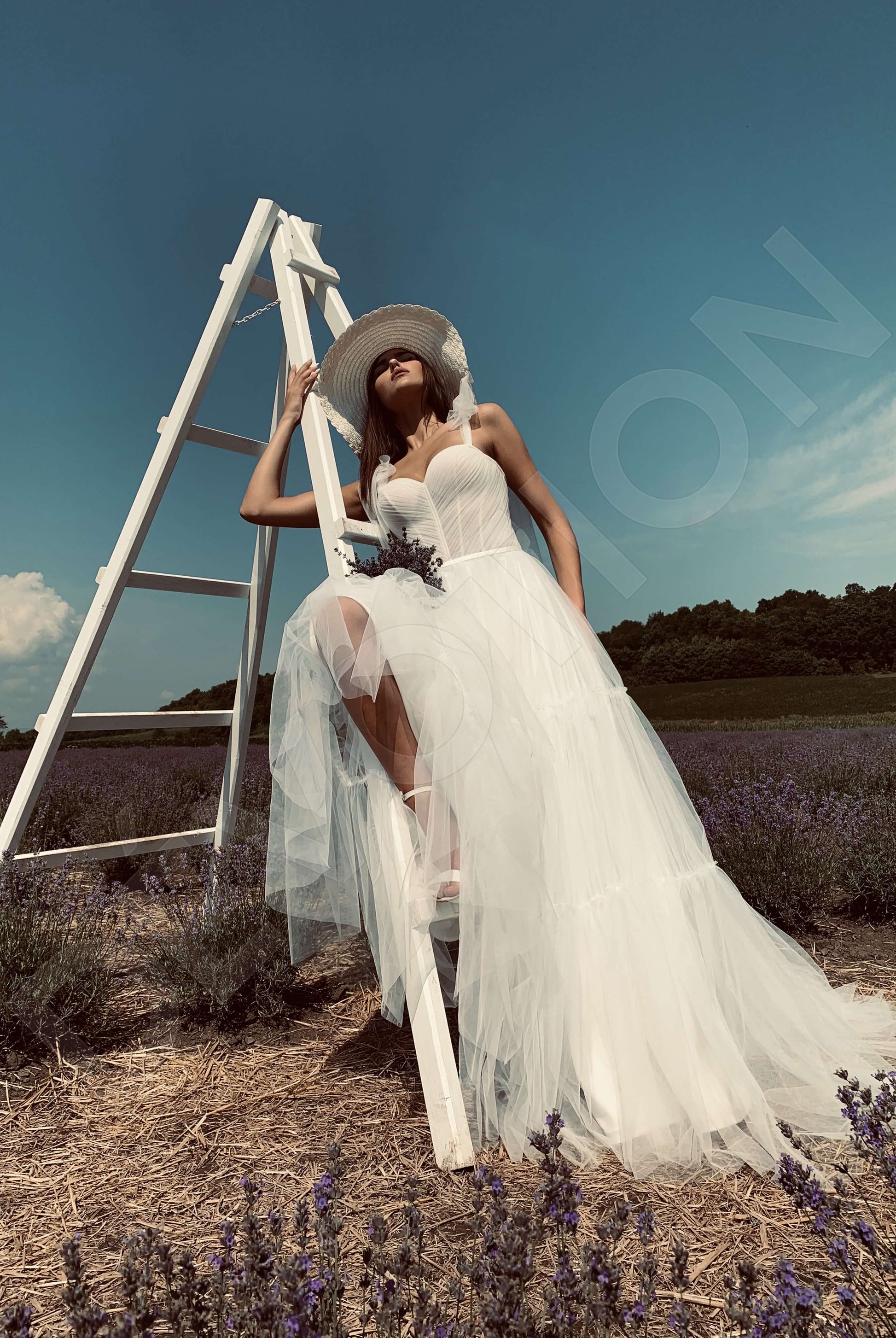 Avelin A-line Sweetheart Ivory Wedding dress