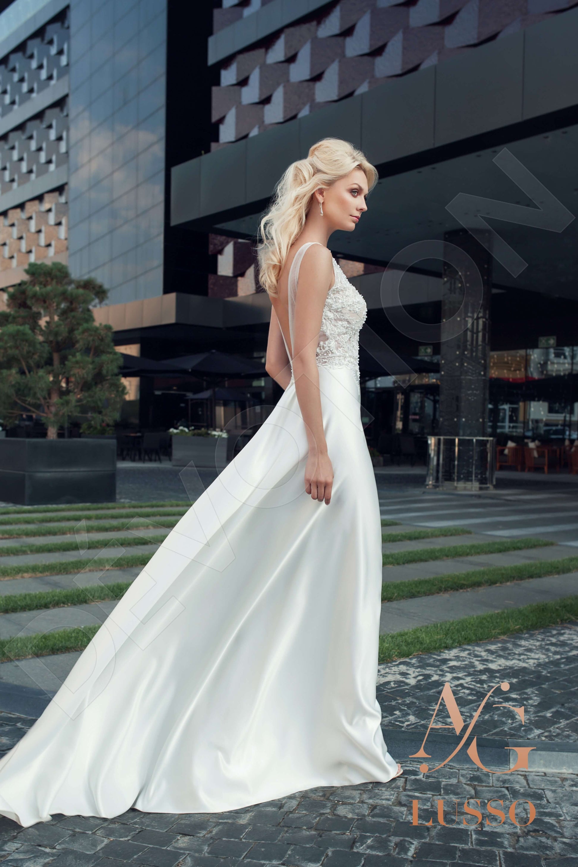 Molea A-line Boat/Bateau Ivory Wedding dress