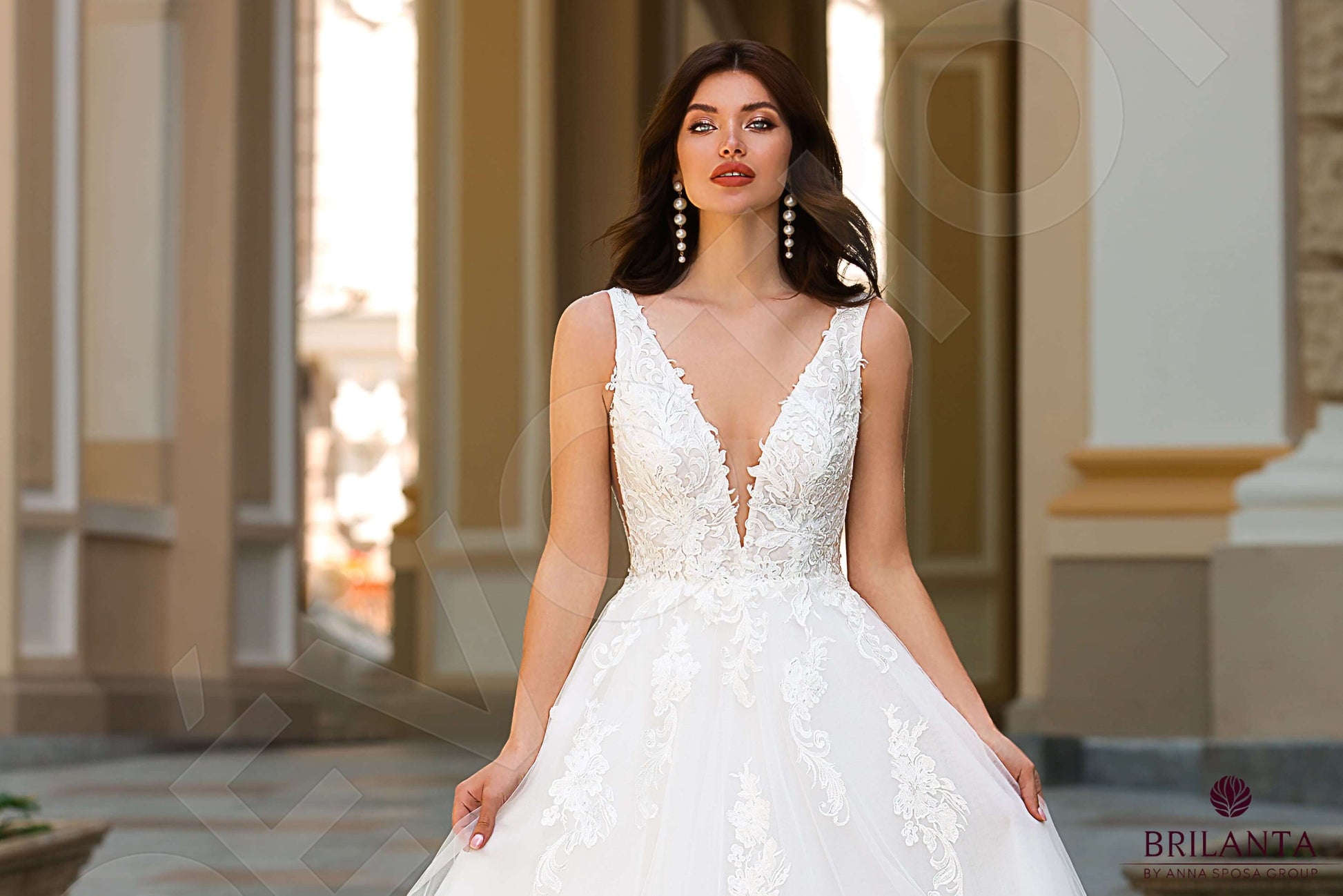 Ibris A-line V-neck Ivory Wedding dress