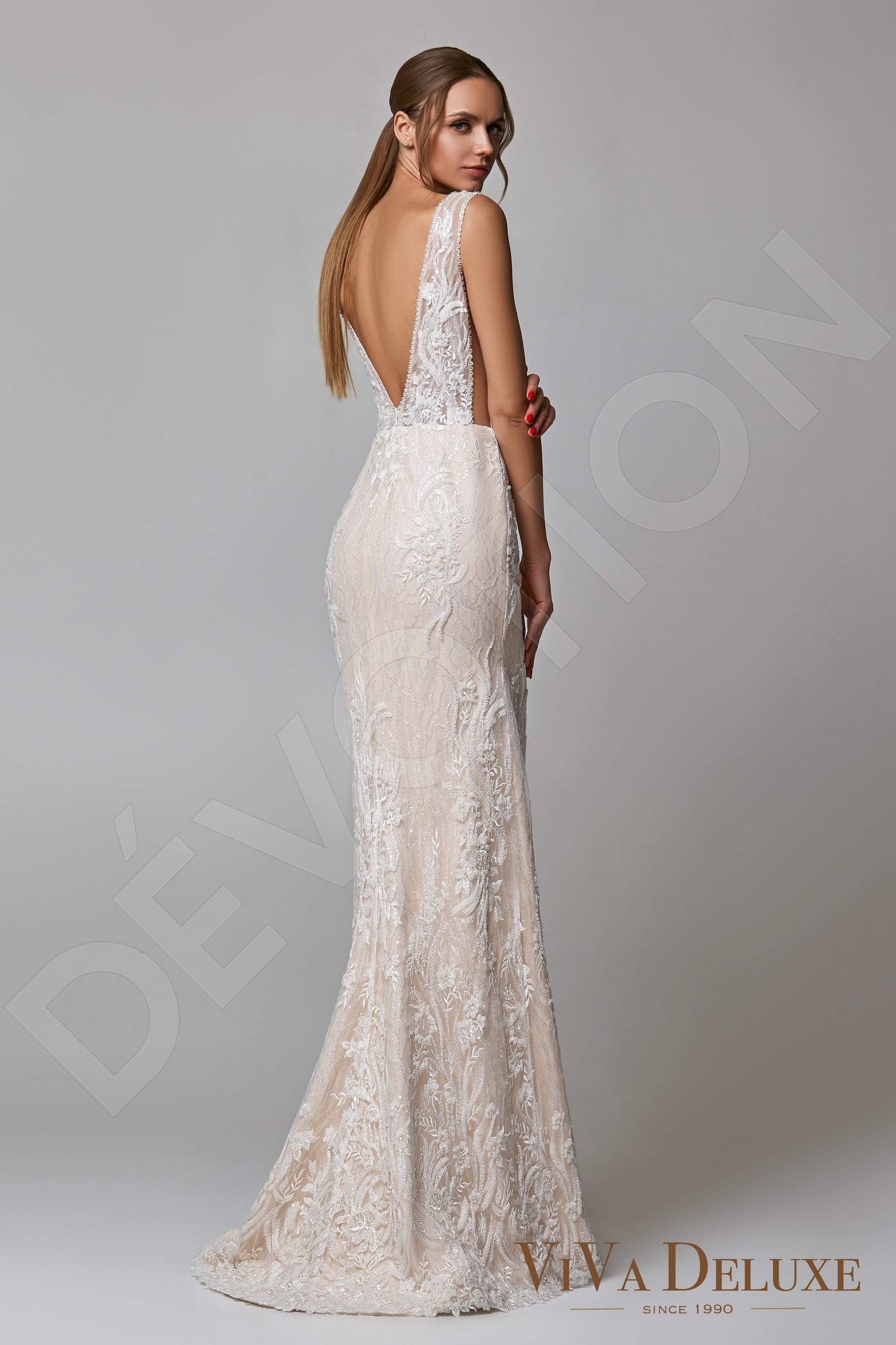 Nenesia Trumpet/Mermaid V-neck Ivory Nude Wedding dress