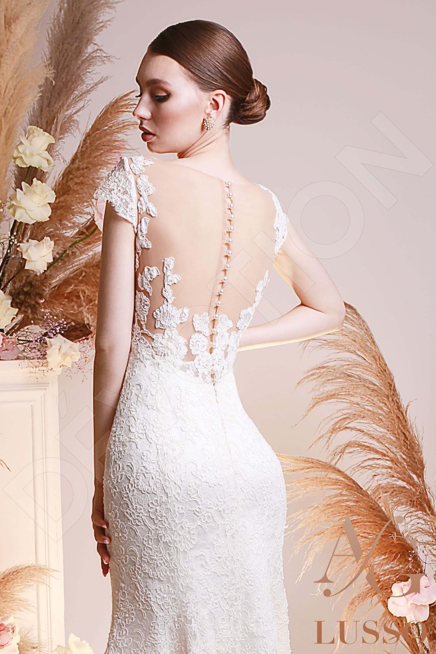 Dolinna Illusion back Trumpet/Mermaid Short/ Cap sleeve Wedding Dress 3