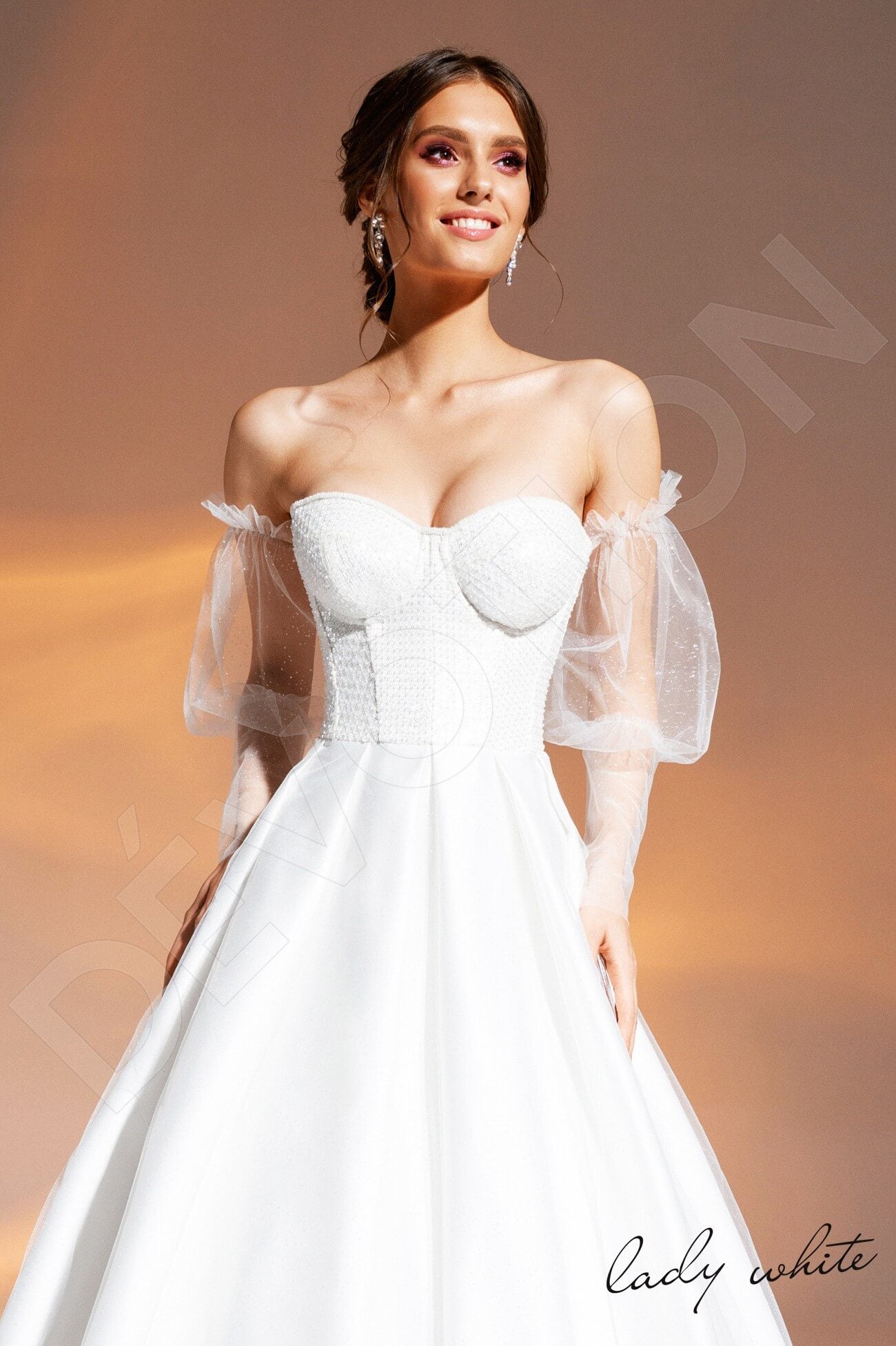 Mert A-line Sweetheart Ivory Wedding dress