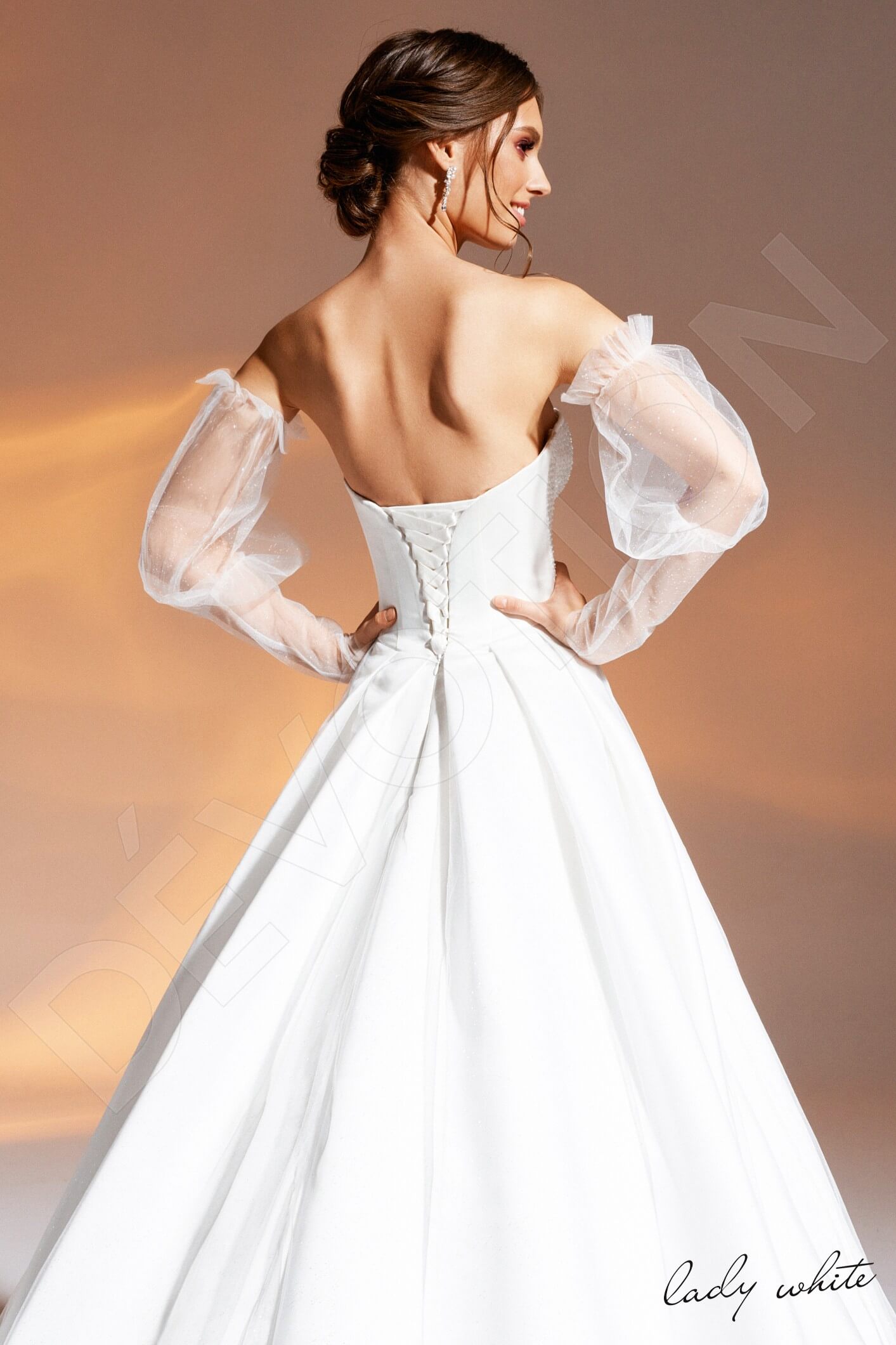 Mert A-line Sweetheart Ivory Wedding dress