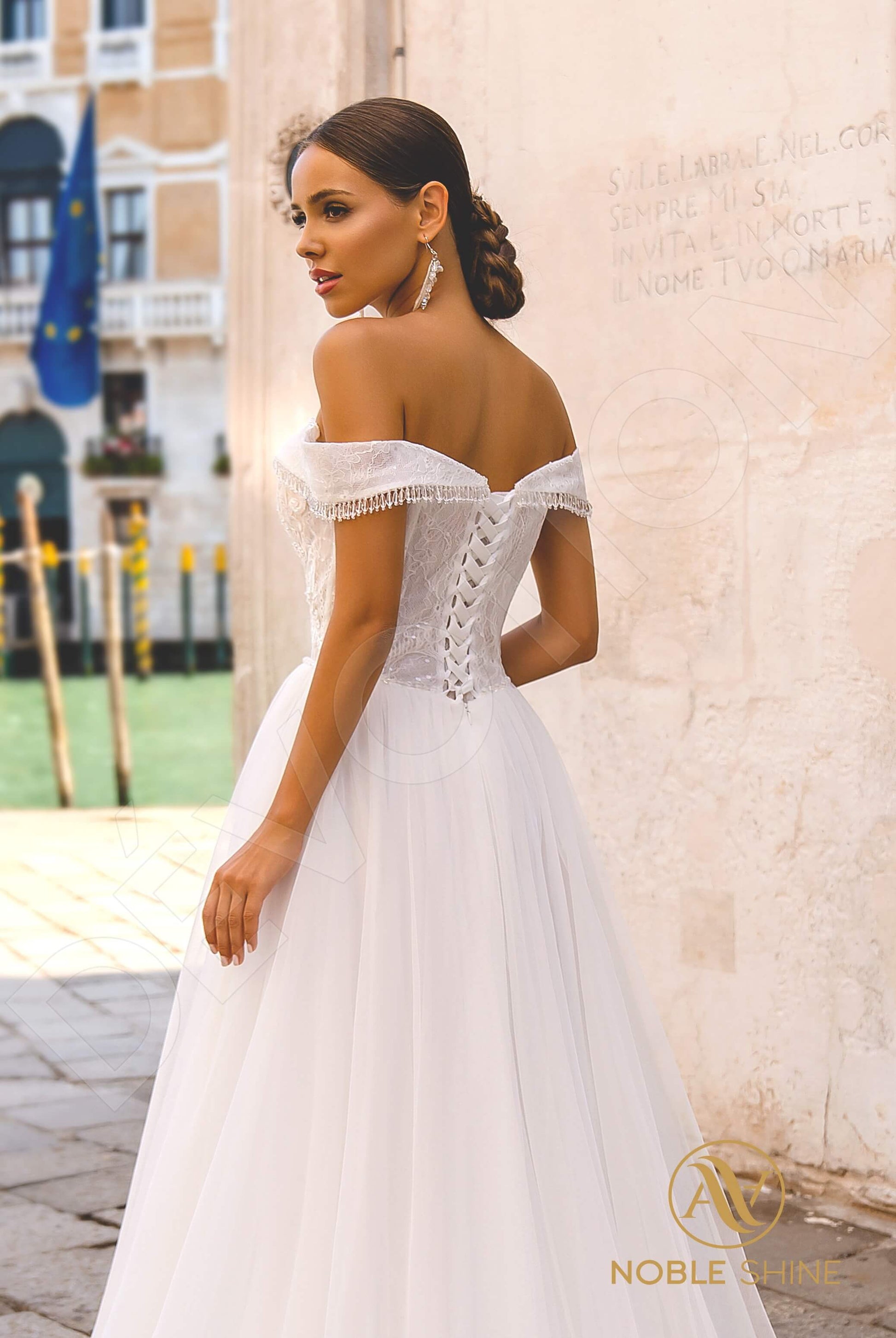 Gracia A-line Off-shoulder/Drop shoulders Milk Wedding dress