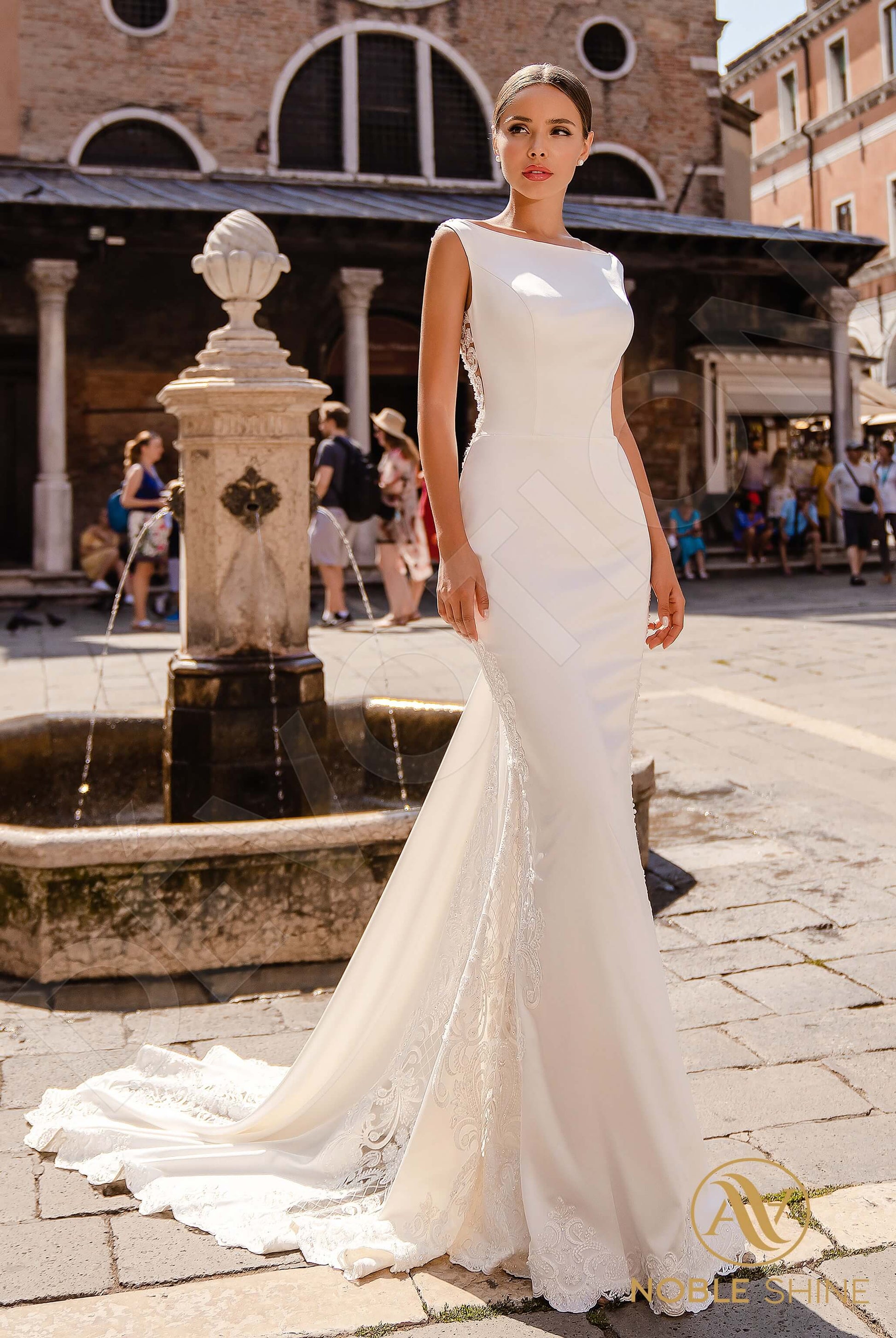 Reina Trumpet/Mermaid Boat/Bateau Milk Wedding dress