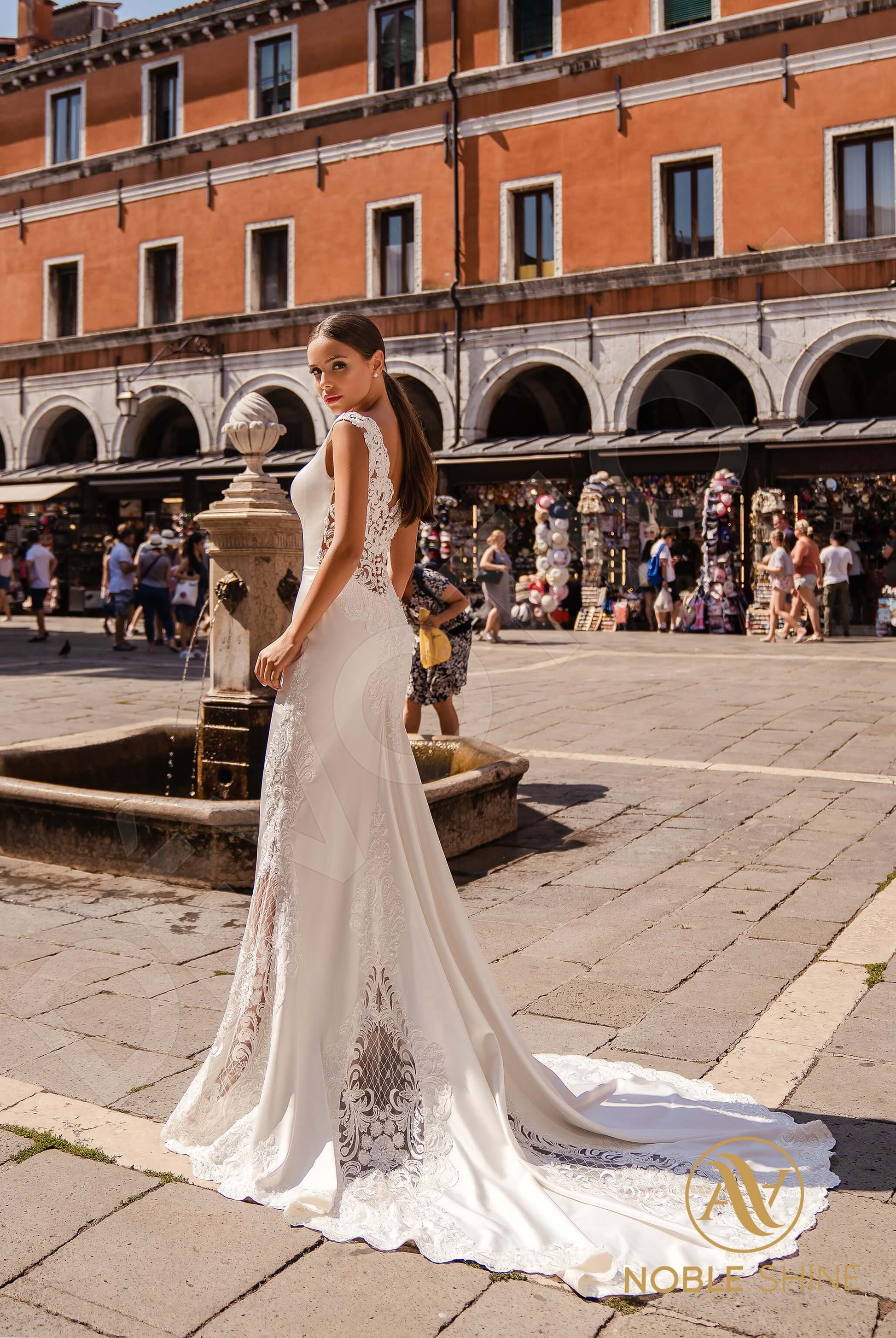 Reina Trumpet/Mermaid Boat/Bateau Milk Wedding dress