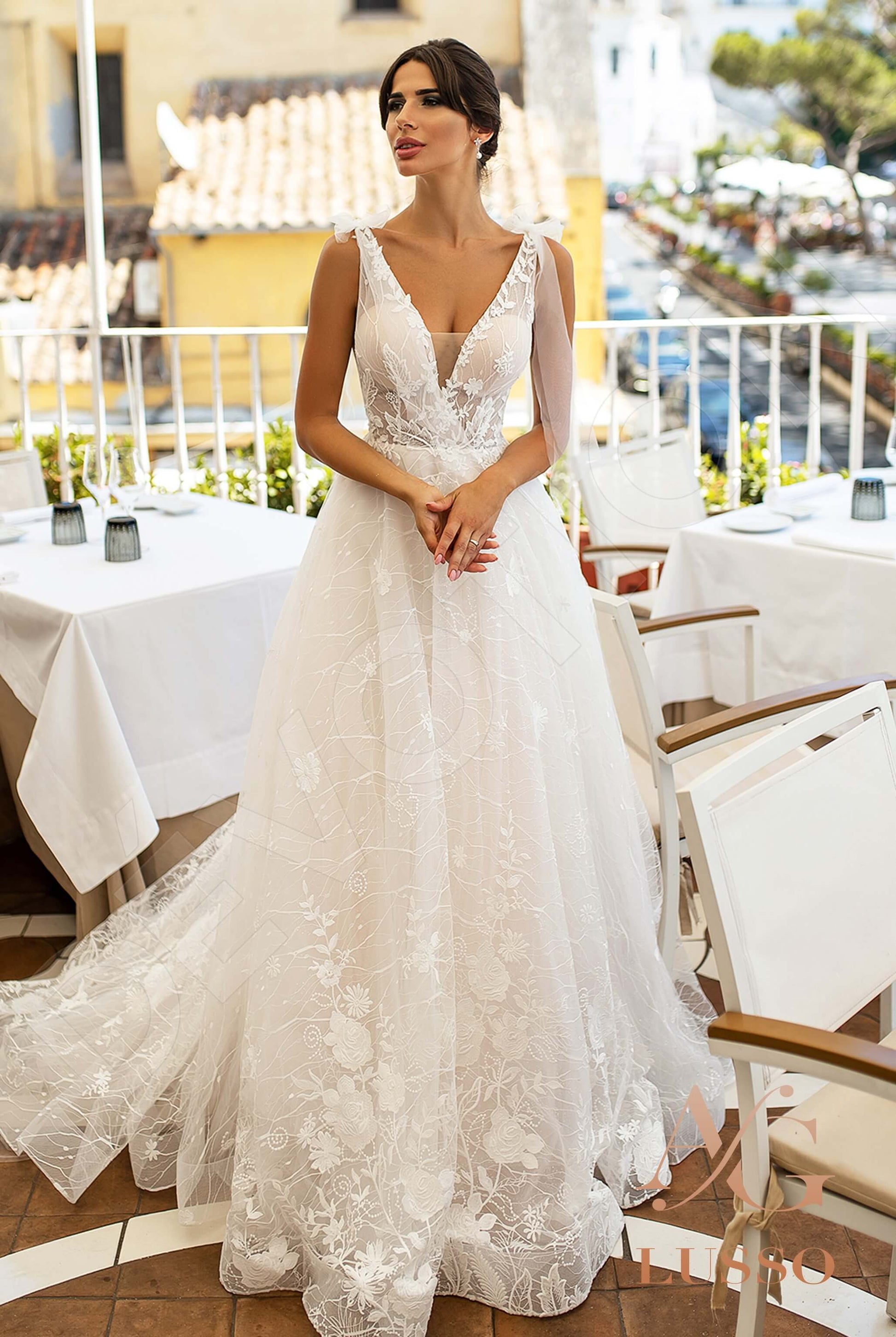 Colombina A-line Deep V-neck Ivory Powder Wedding dress