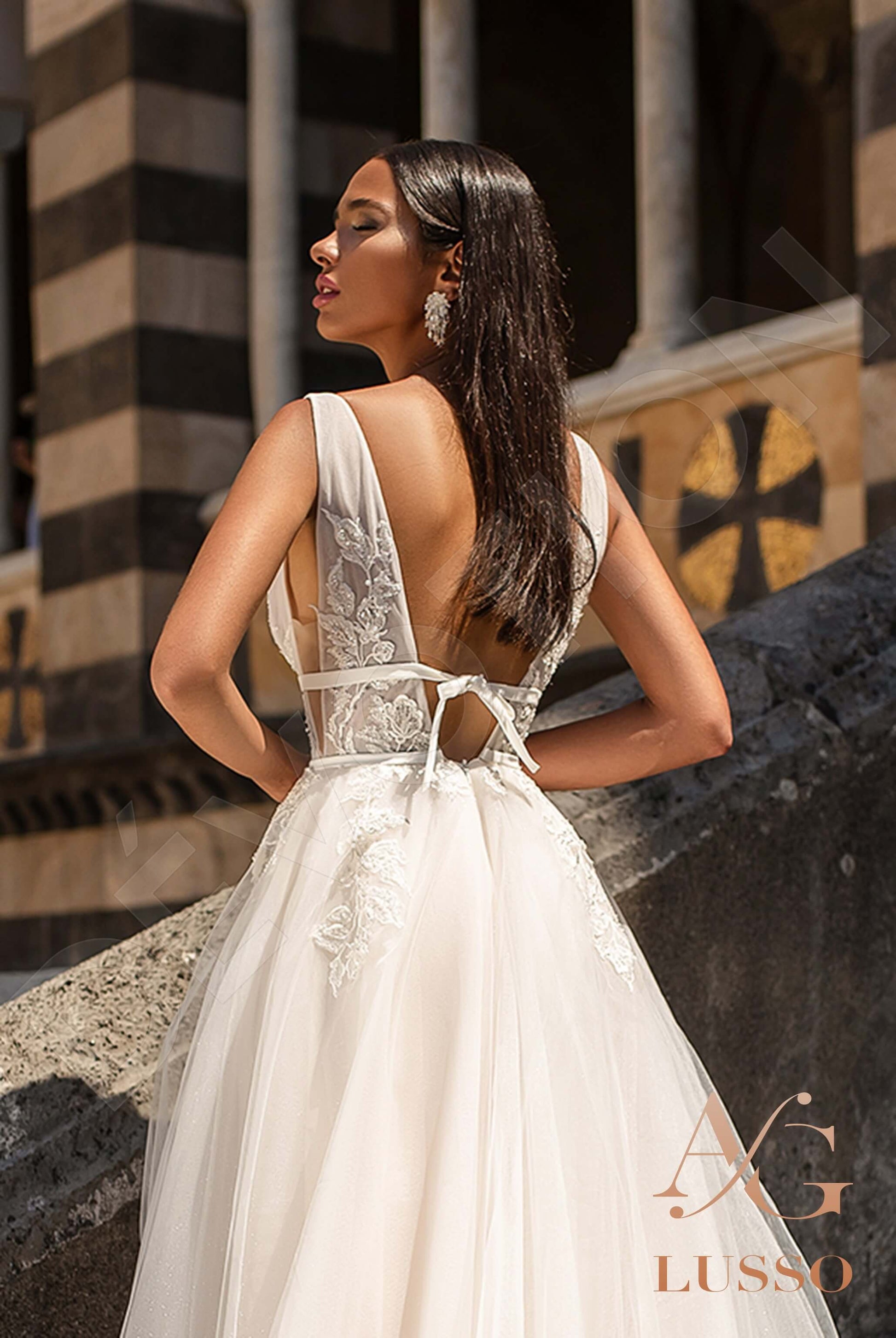 Urbana A-line V-neck Ivory Powder Wedding dress