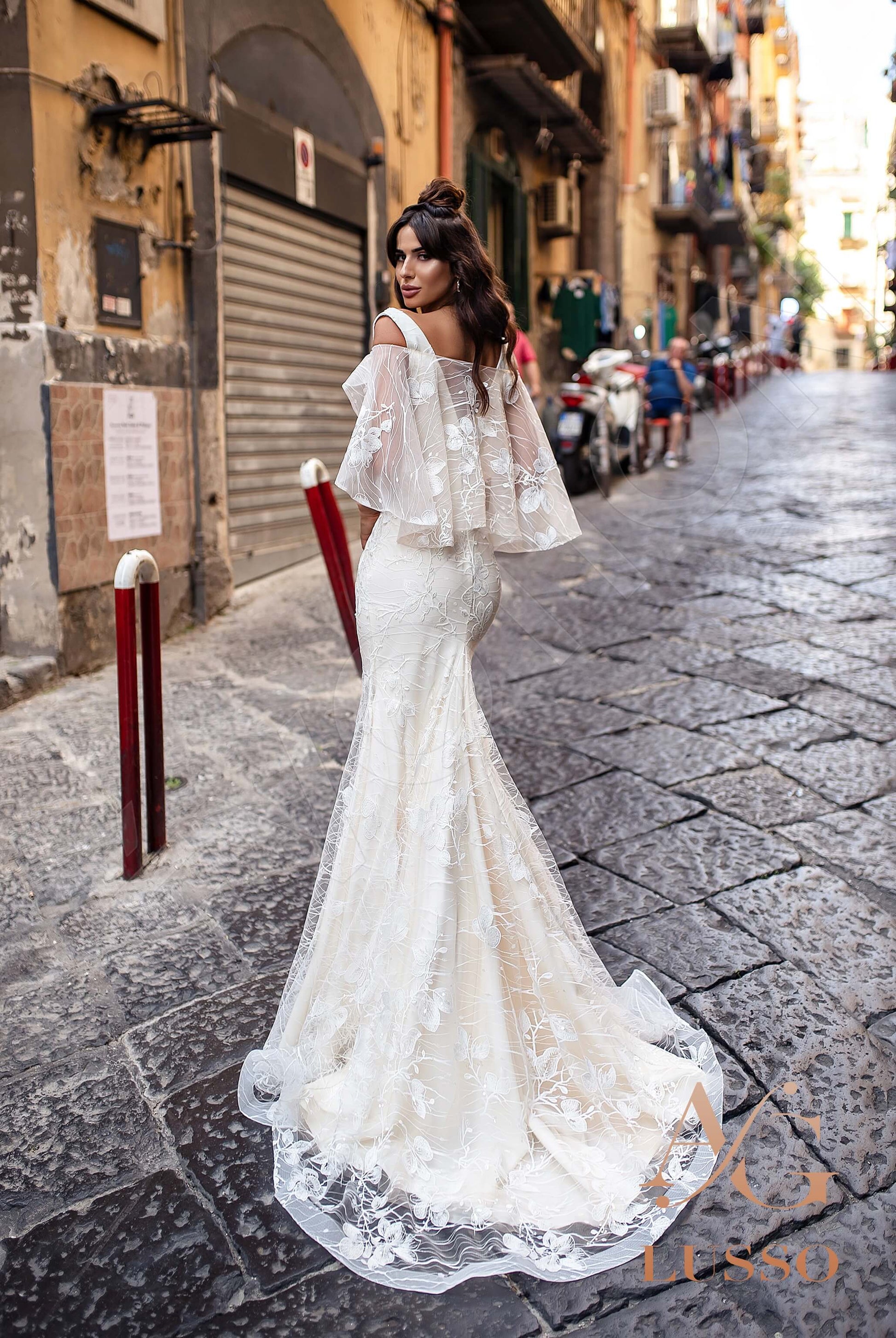 Adelida Trumpet/Mermaid Deep V-neck Ivory Cappuccino Wedding dress