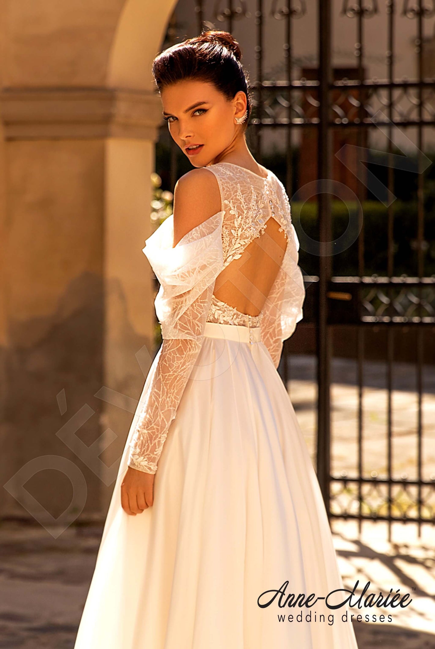 Uliana Open back A-line Detachable sleeves Wedding Dress 3