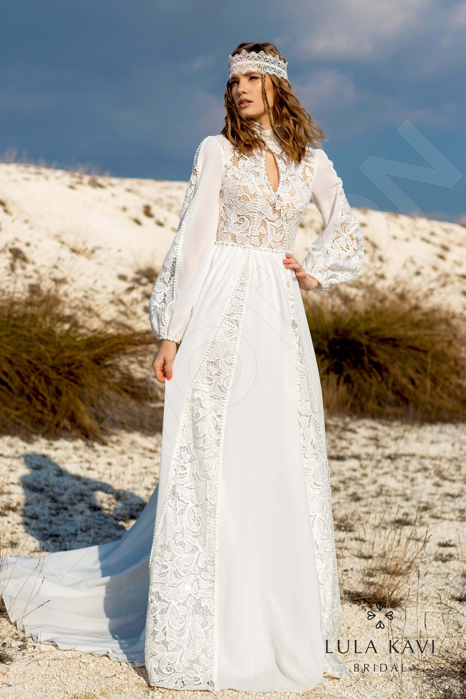 Torvi A-line High neck Milk Wedding dress