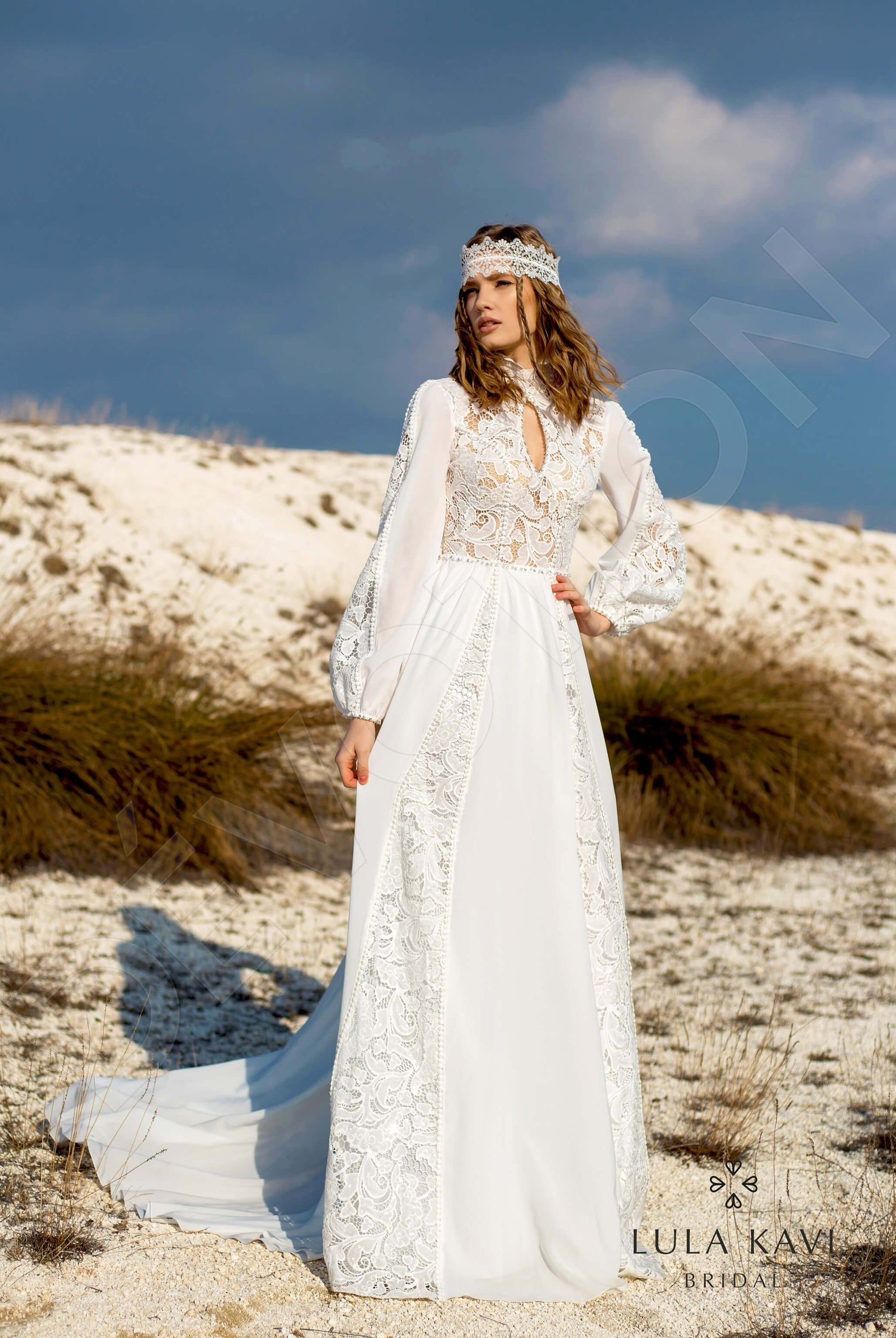 Torvi A-line High neck Milk Wedding dress