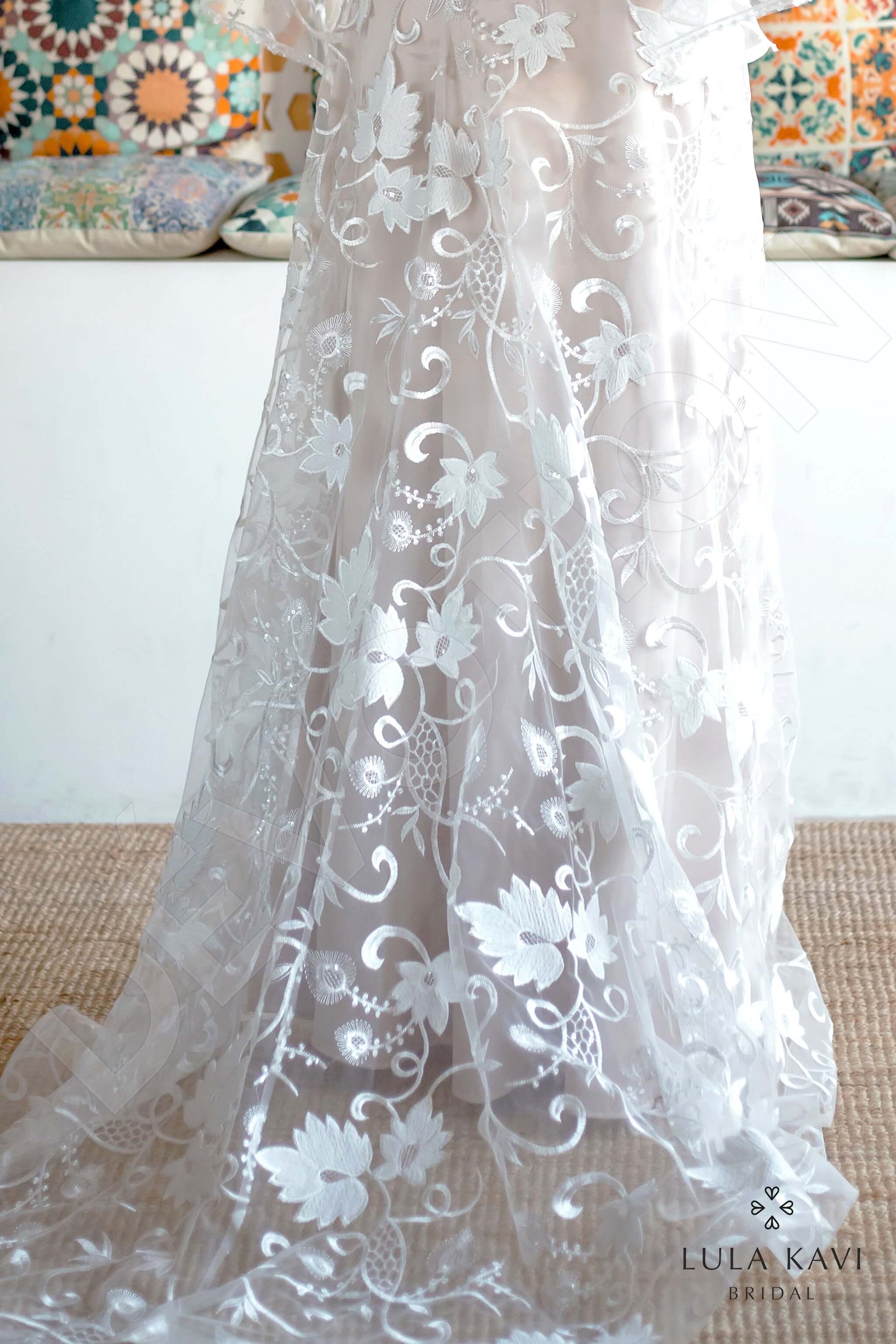 Bagheera Trumpet/Mermaid V-neck Milk Wedding dress