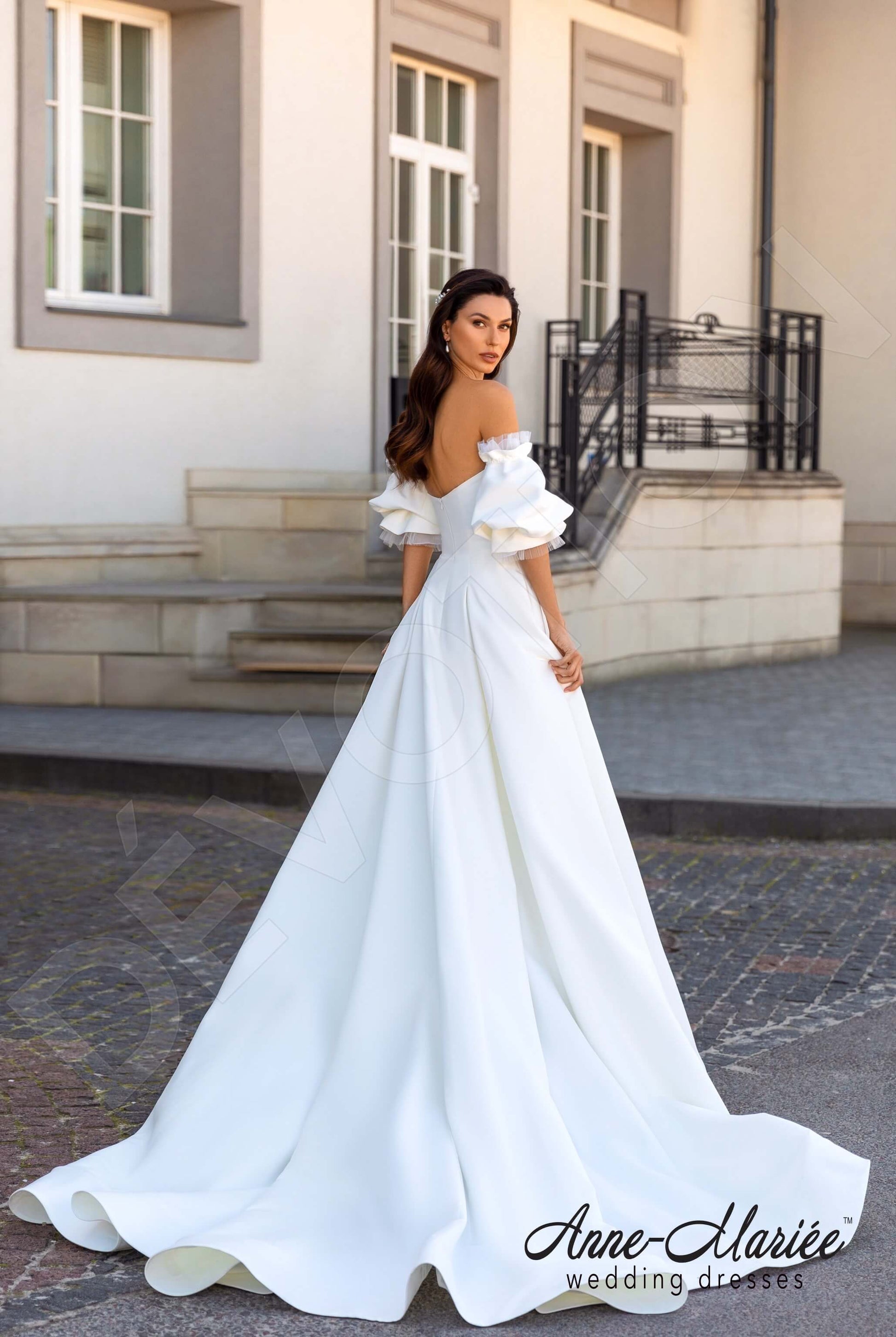 Amandin A-line Straight across Milk Wedding dress