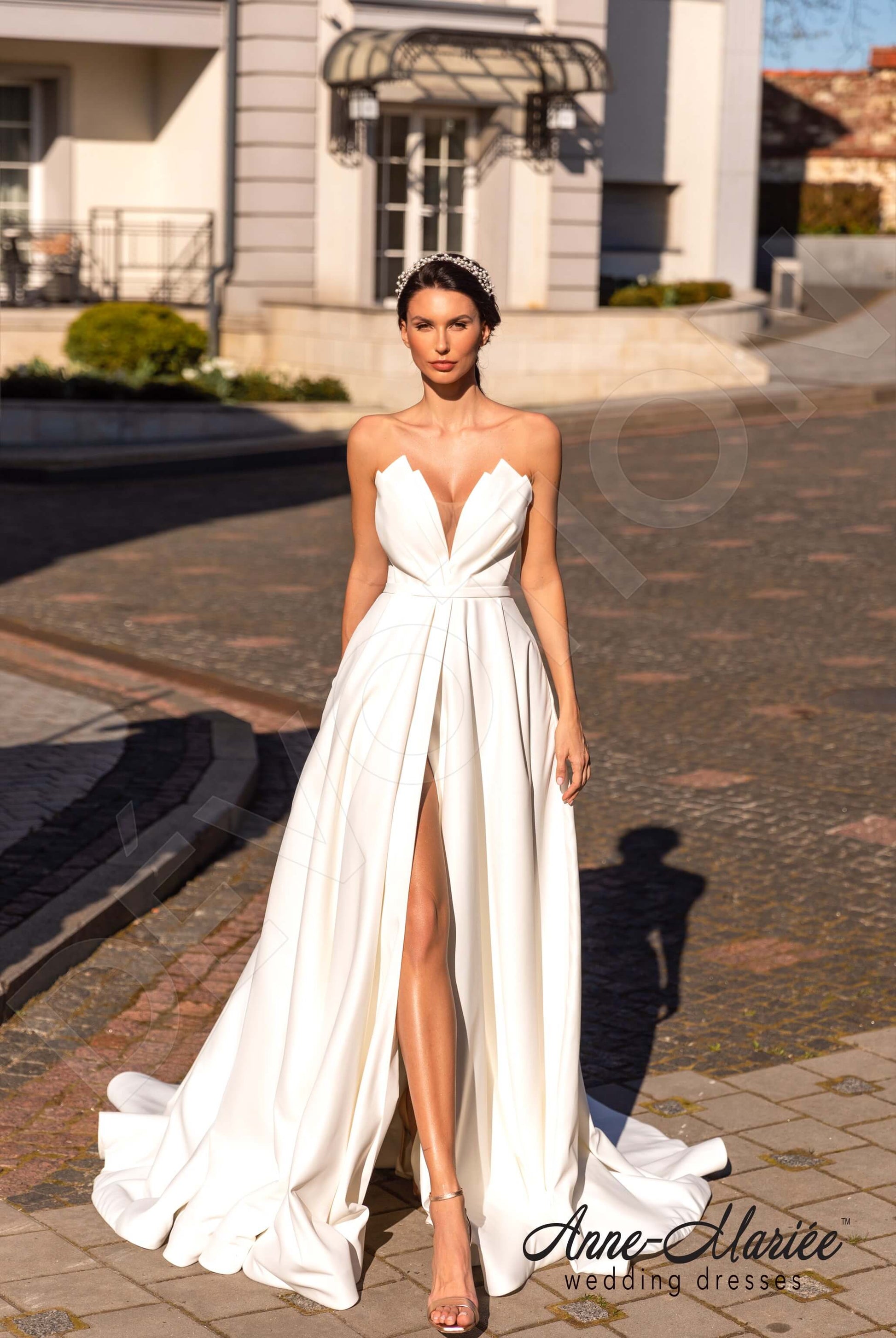 Mishel A-line Deep V-neck Milk Wedding dress