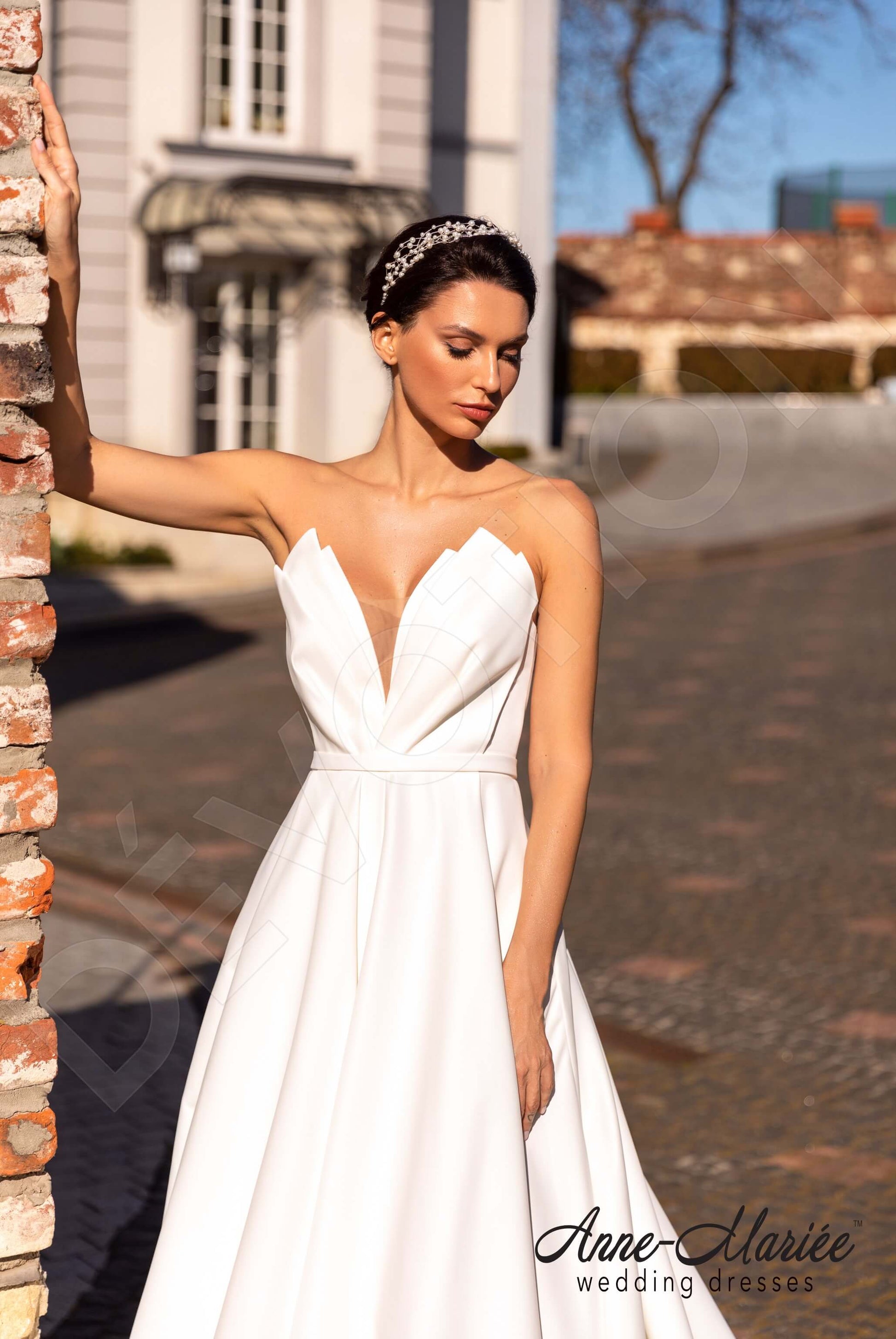 Mishel A-line Deep V-neck Milk Wedding dress